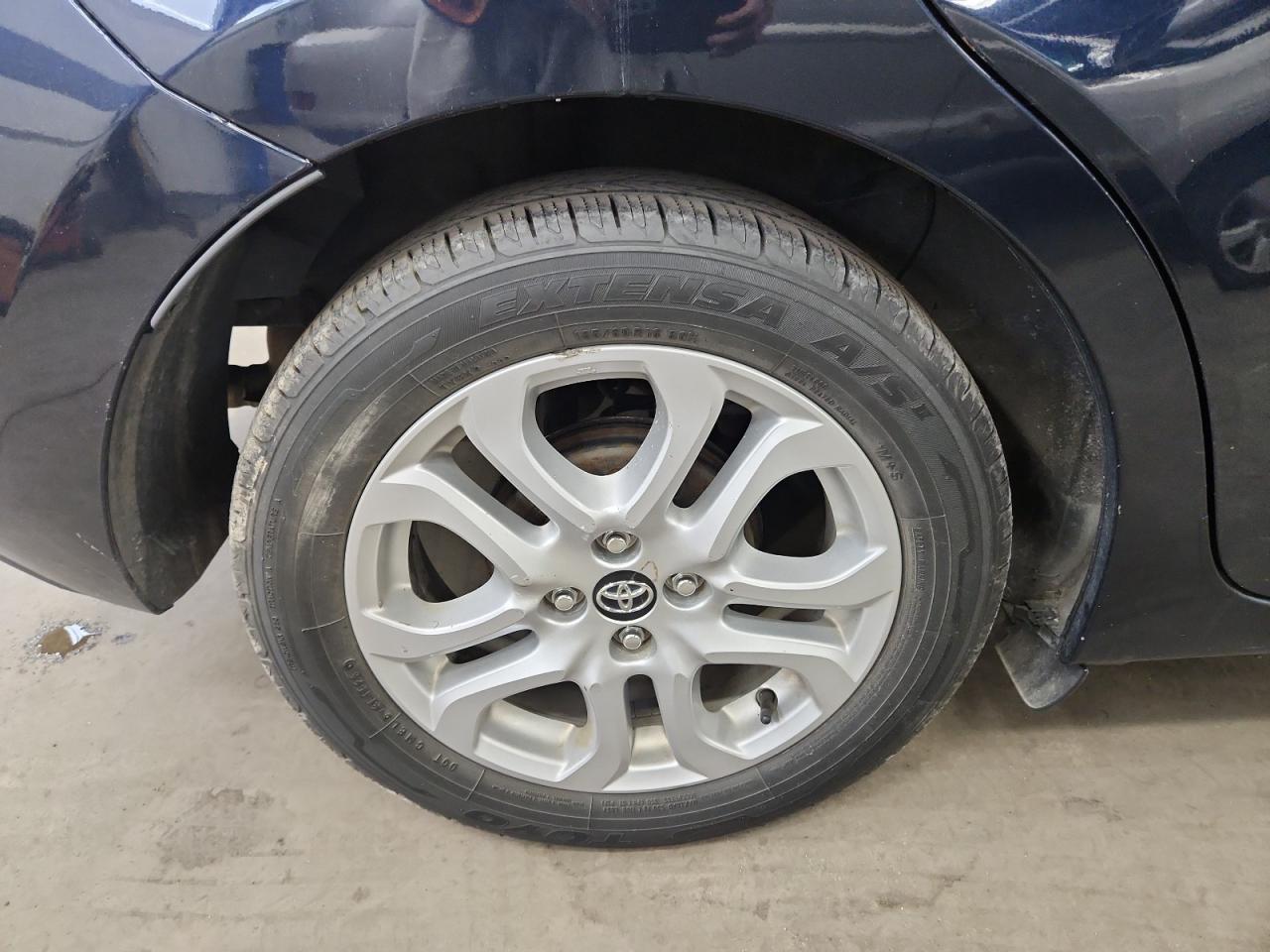 2018 Toyota Yaris Ia Base Синий vin: 3MYDLBYV3JY316392 Damage: Right Rear Wheel, Curb Rash, 1 To 2 Inches