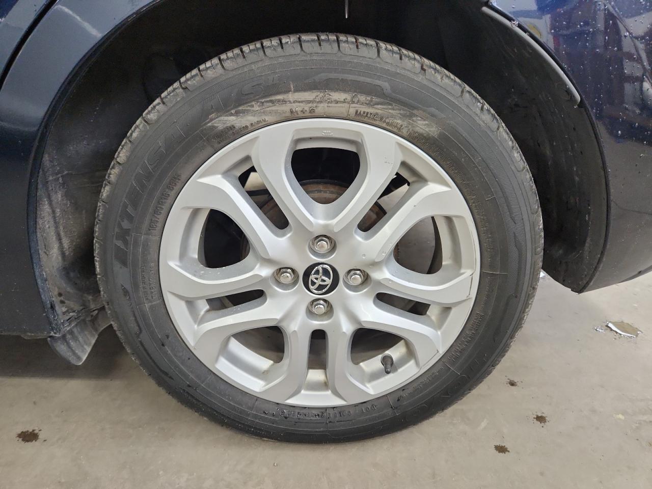 2018 Toyota Yaris Ia Base Синий vin: 3MYDLBYV3JY316392 Damage: Left Rear Wheel, Curb Rash, 6 To 7 Inches