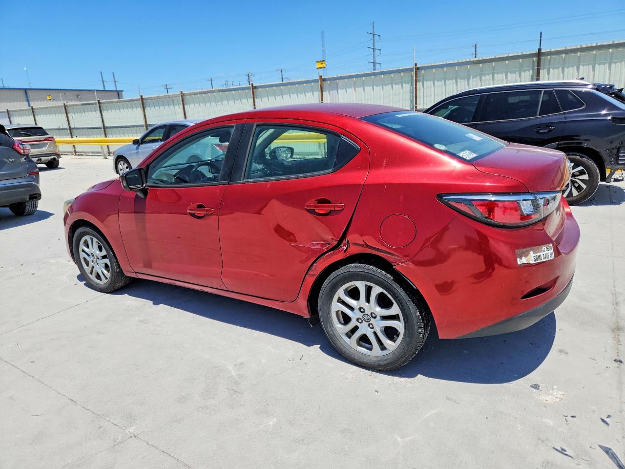 2018 Toyota Yaris Ia Base Red vin: 3MYDLBYV3JY323309