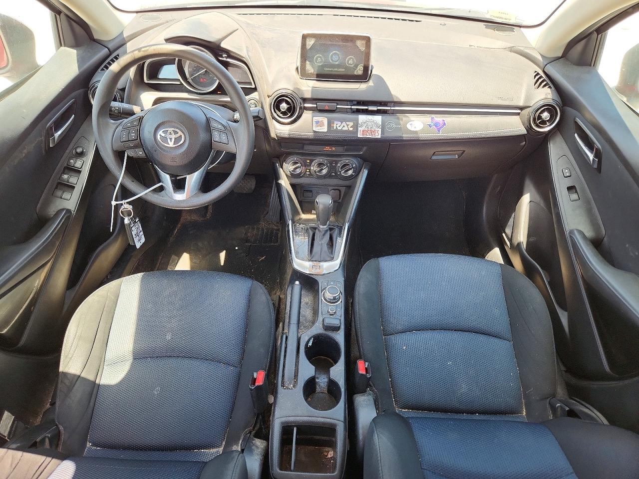 2018 Toyota Yaris Ia Base Red vin: 3MYDLBYV3JY323309