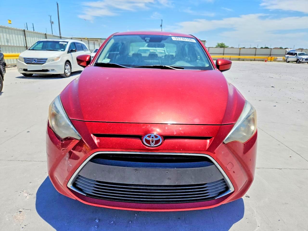 2018 Toyota Yaris Ia Base Red vin: 3MYDLBYV3JY323309