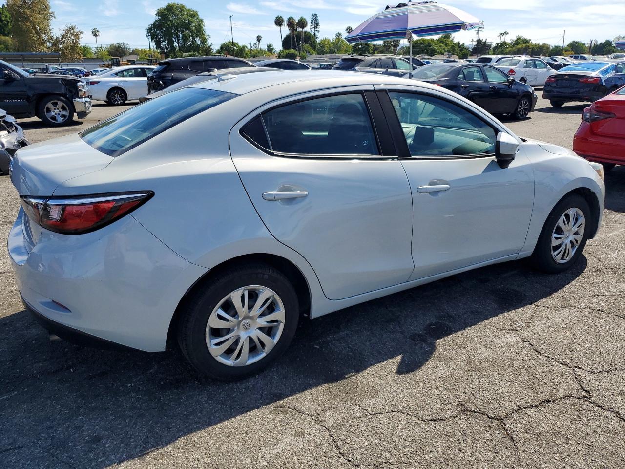 2019 Toyota Yaris L Silver vin: 3MYDLBYV3KY513080