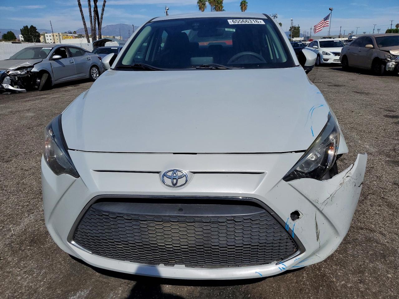 2019 Toyota Yaris L Silver vin: 3MYDLBYV3KY513080