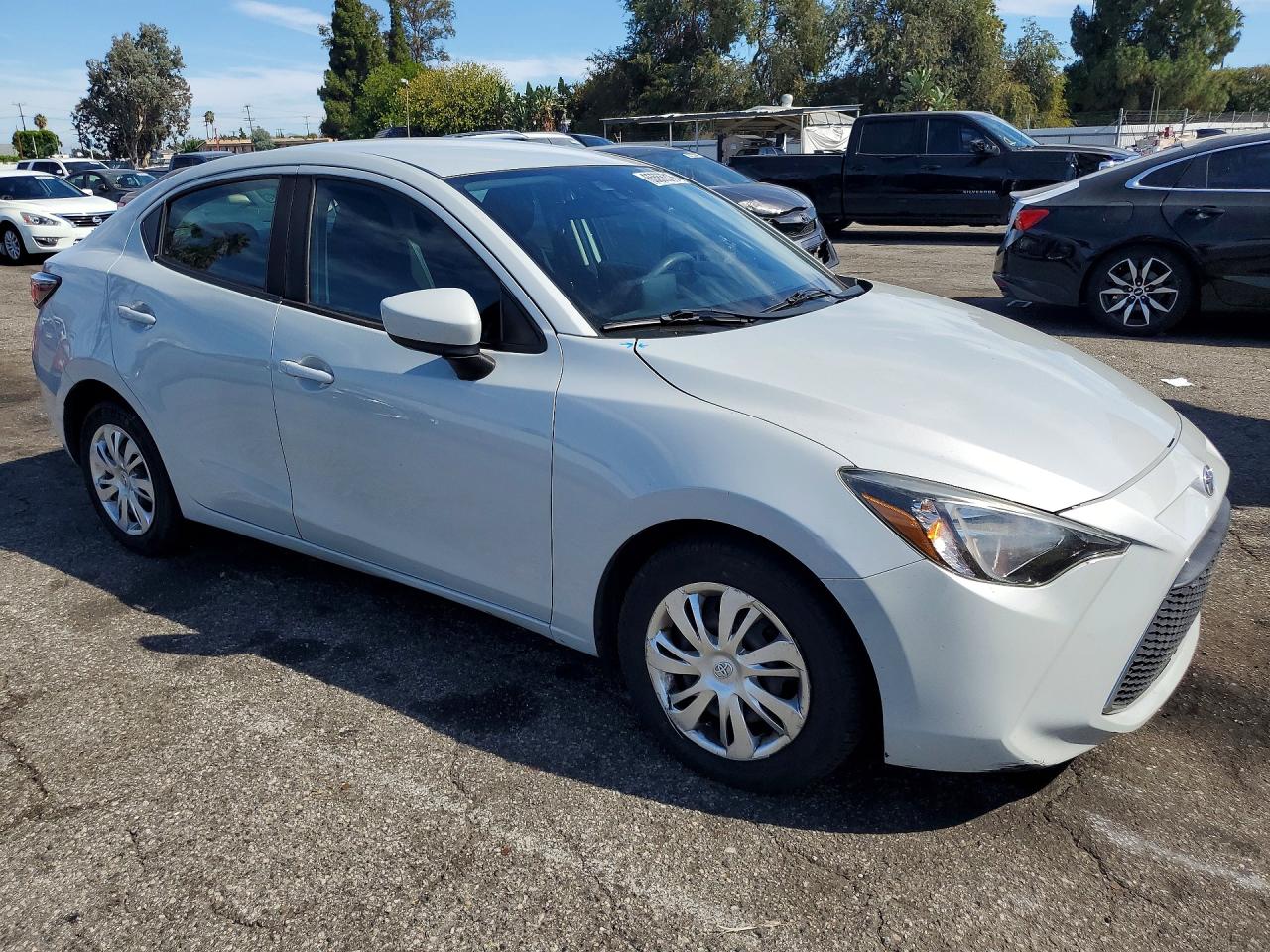 2019 Toyota Yaris L Silver vin: 3MYDLBYV3KY513080