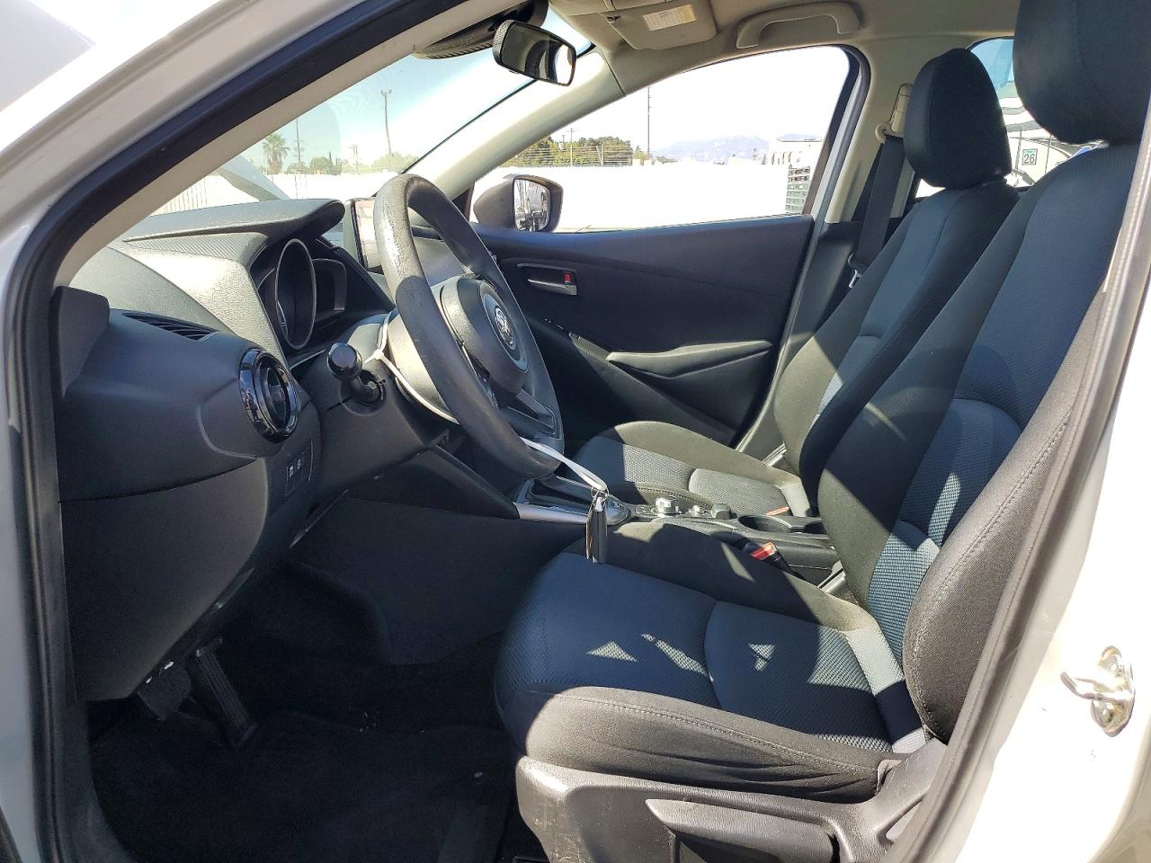 2019 Toyota Yaris L Silver vin: 3MYDLBYV3KY513080