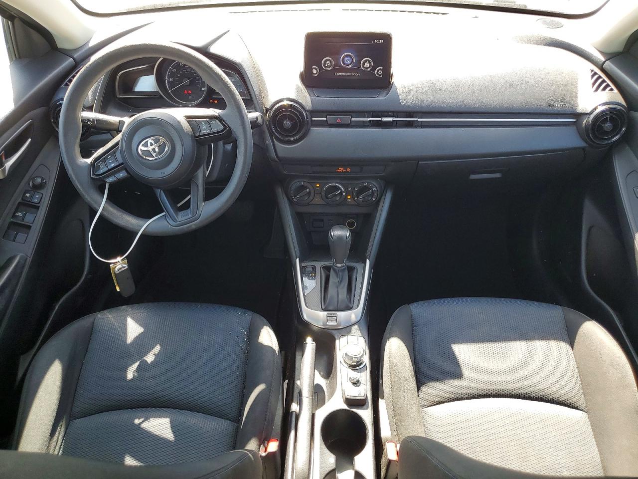2019 Toyota Yaris L Silver vin: 3MYDLBYV3KY513080