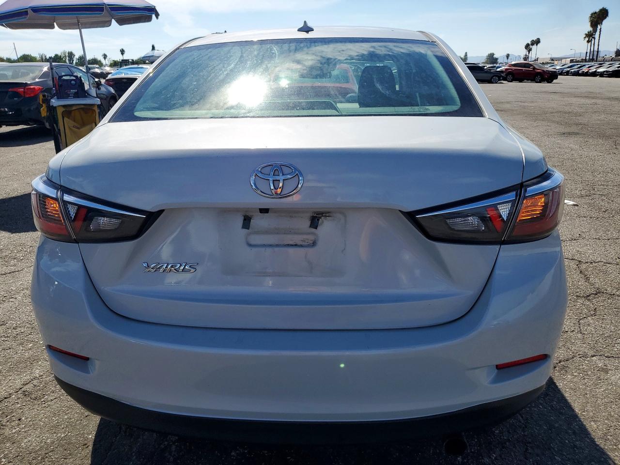 2019 Toyota Yaris L Silver vin: 3MYDLBYV3KY513080