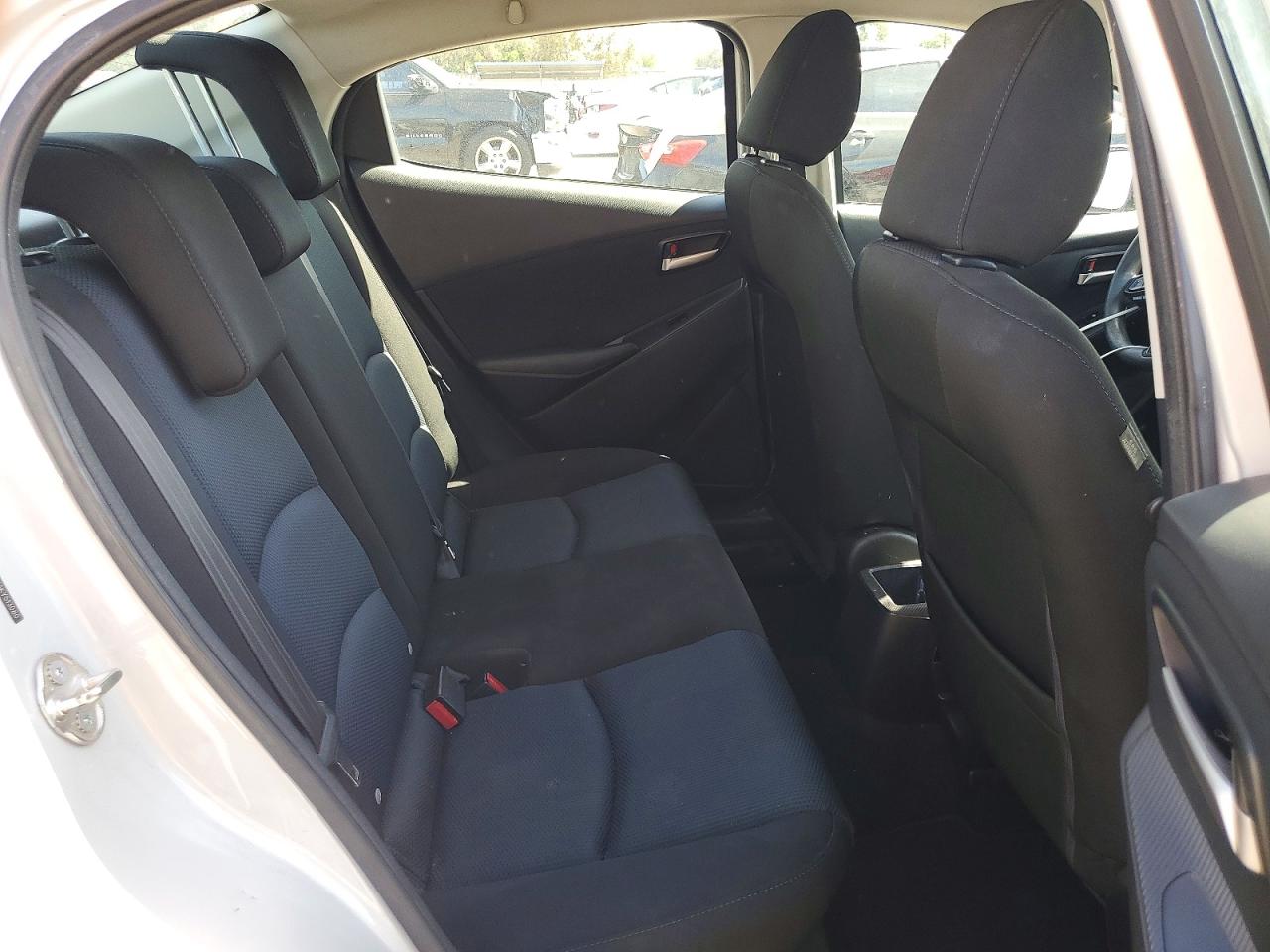 2019 Toyota Yaris L Silver vin: 3MYDLBYV3KY513080