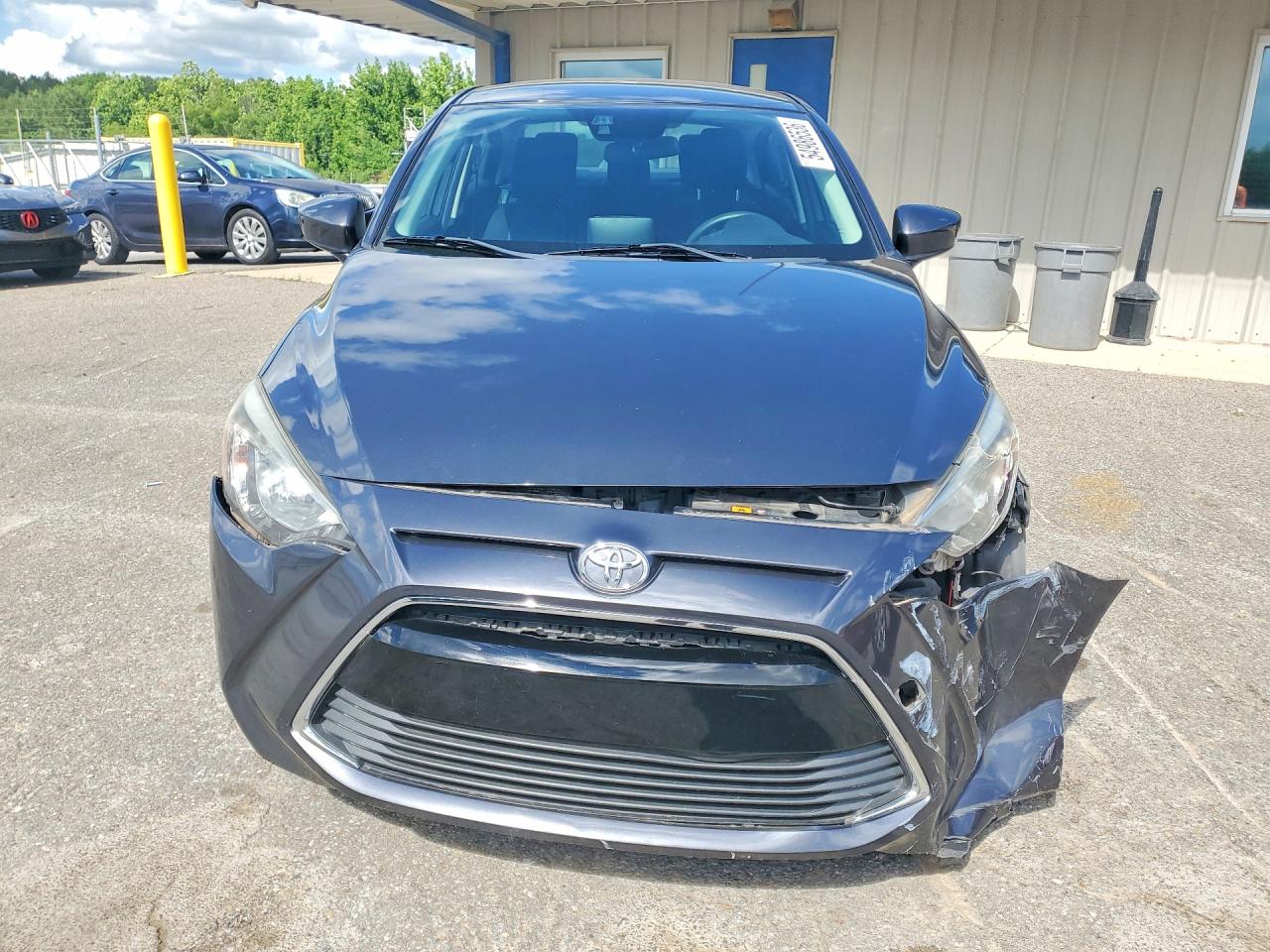 2017 Toyota Yaris Ia Base Gray vin: 3MYDLBYV4HY166321