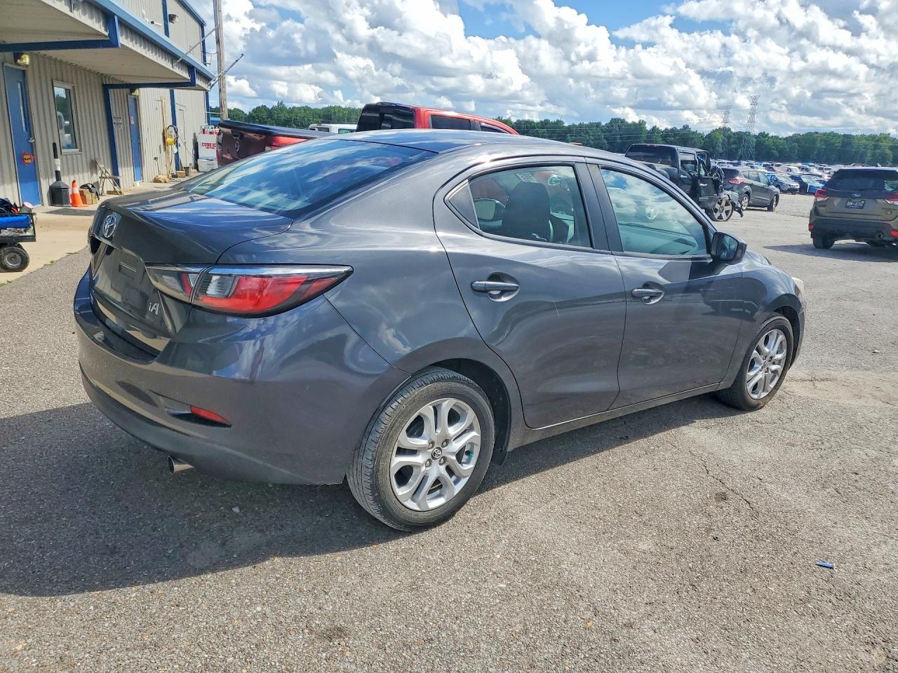 2017 Toyota Yaris Ia Base Gray vin: 3MYDLBYV4HY166321