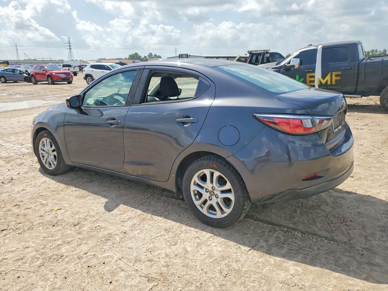 2018 Toyota Yaris Ia Base Gray vin: 3MYDLBYV4JY312609