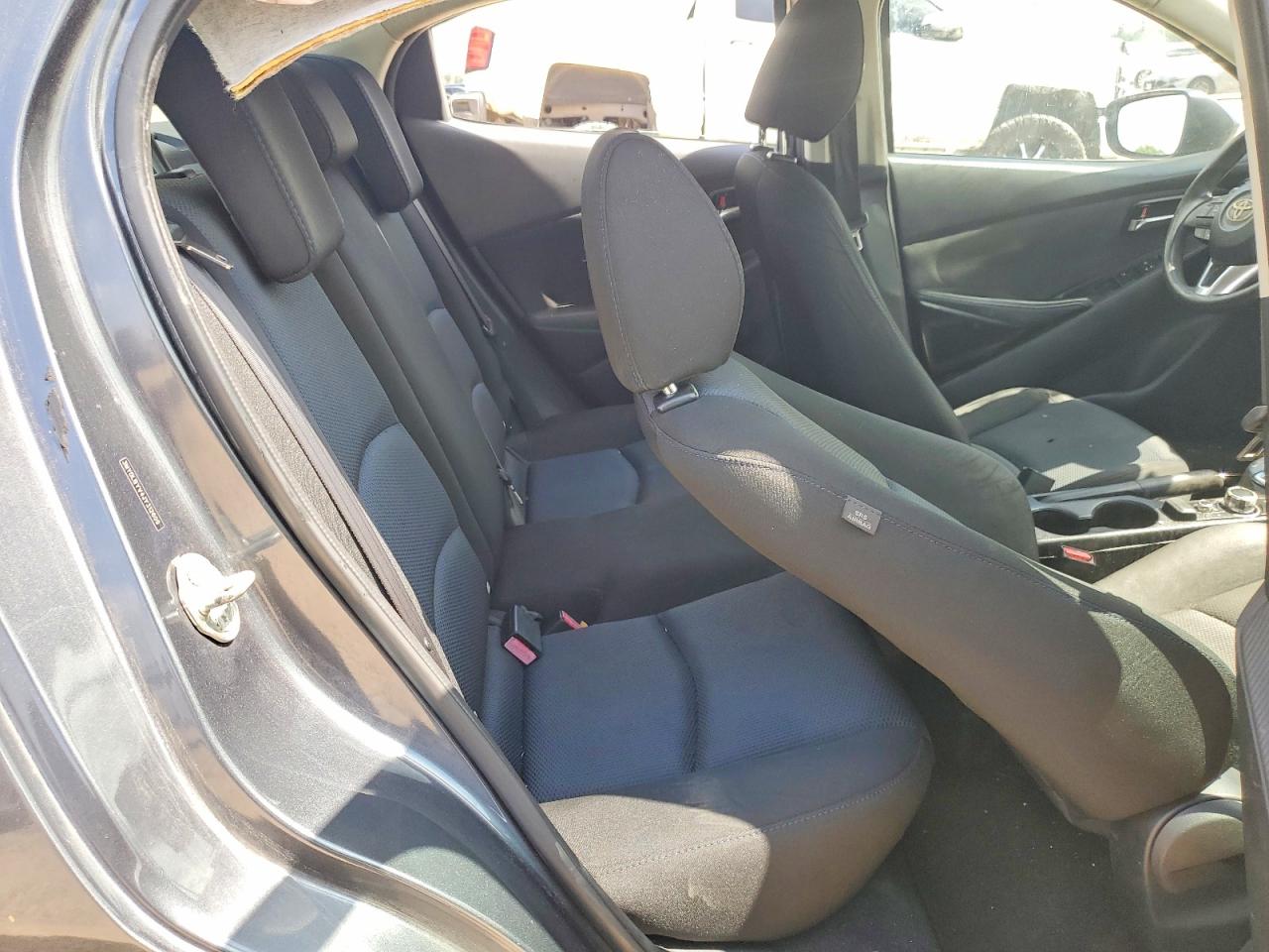 2018 Toyota Yaris Ia Base Gray vin: 3MYDLBYV4JY312609