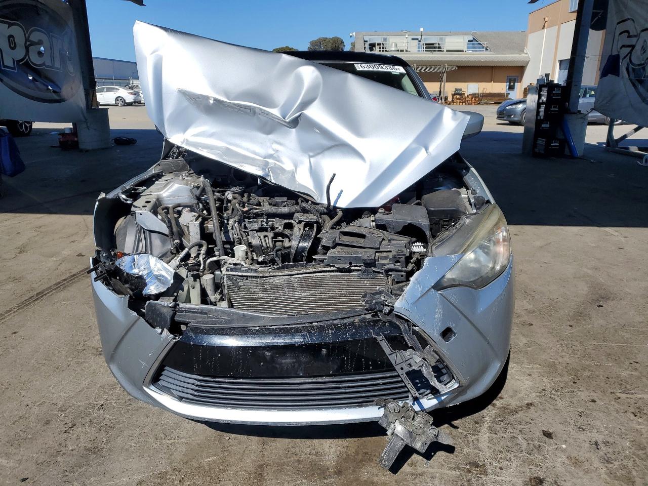 2018 Toyota Yaris Ia Base Серебряный vin: 3MYDLBYV6JY322302