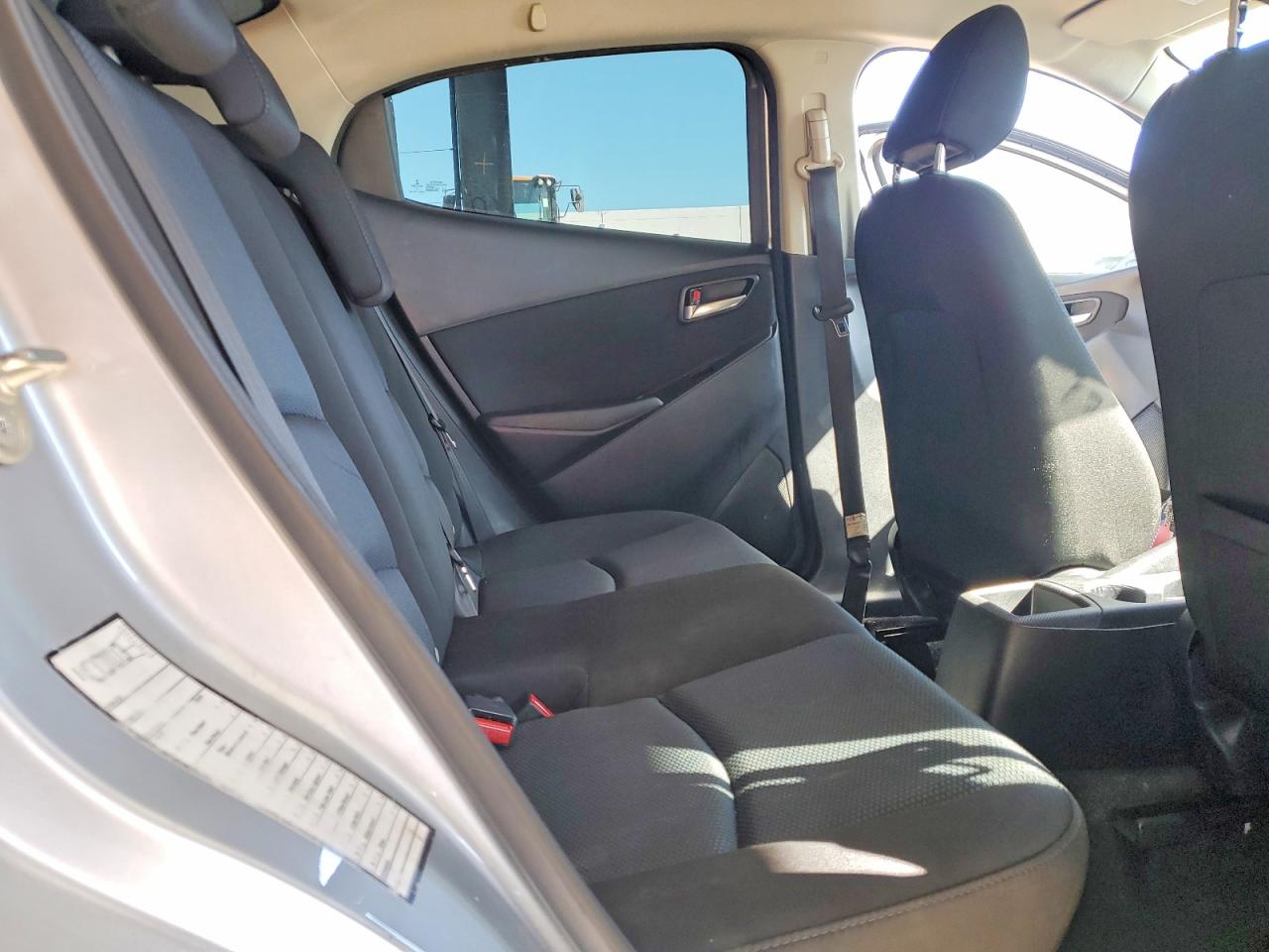 2018 Toyota Yaris Ia Base Серебряный vin: 3MYDLBYV6JY322302