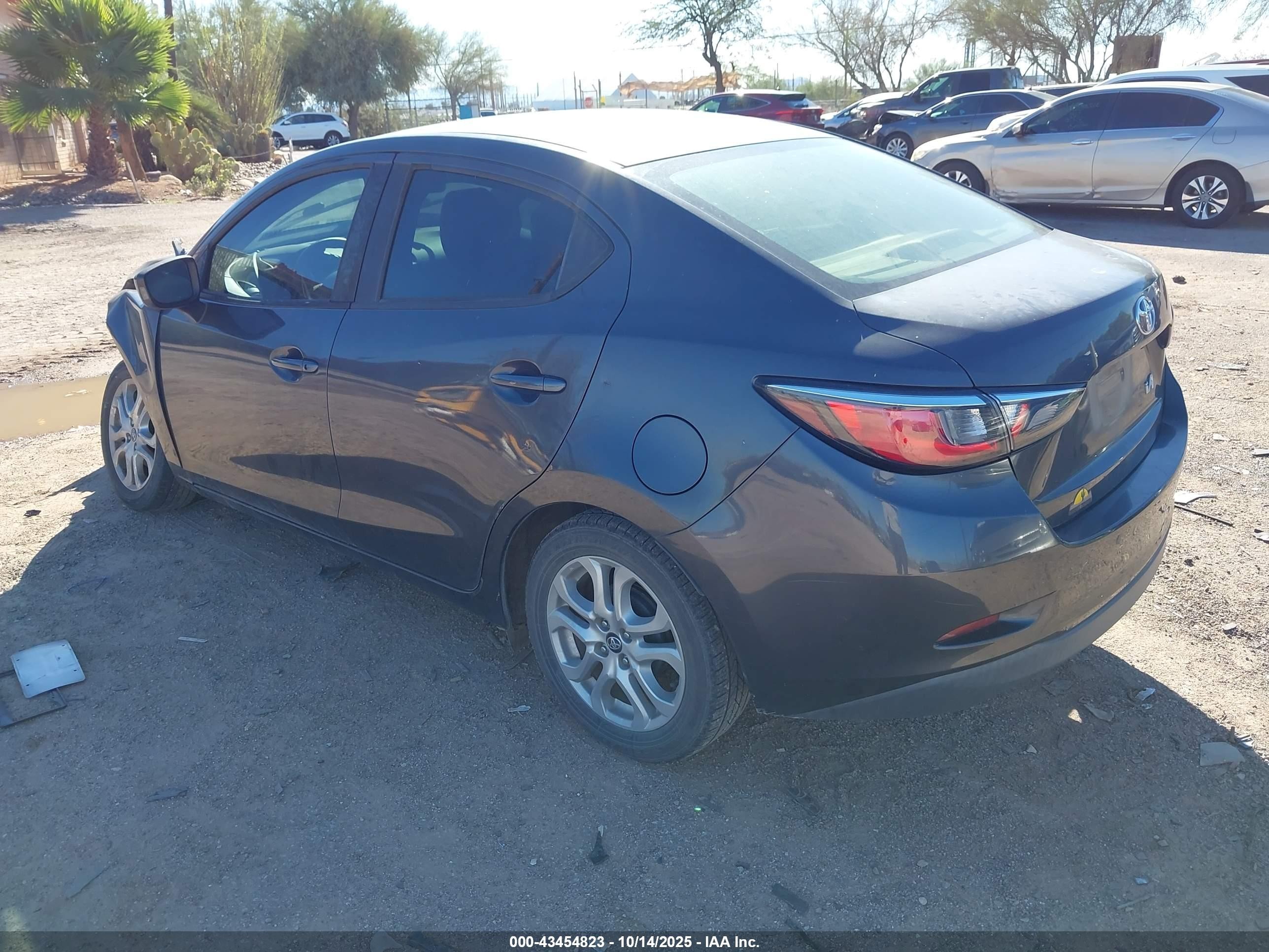 2017 Toyota Yaris Ia   Серый vin: 3MYDLBYV7HY152591