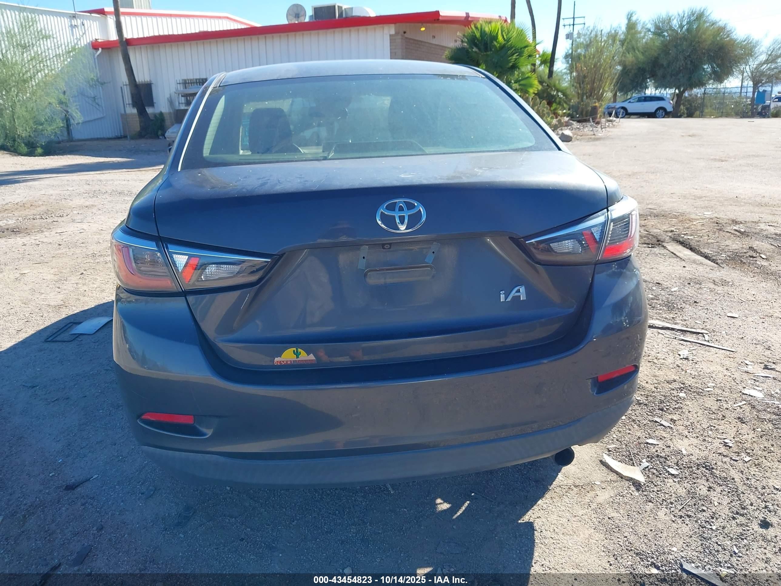 2017 Toyota Yaris Ia   Серый vin: 3MYDLBYV7HY152591