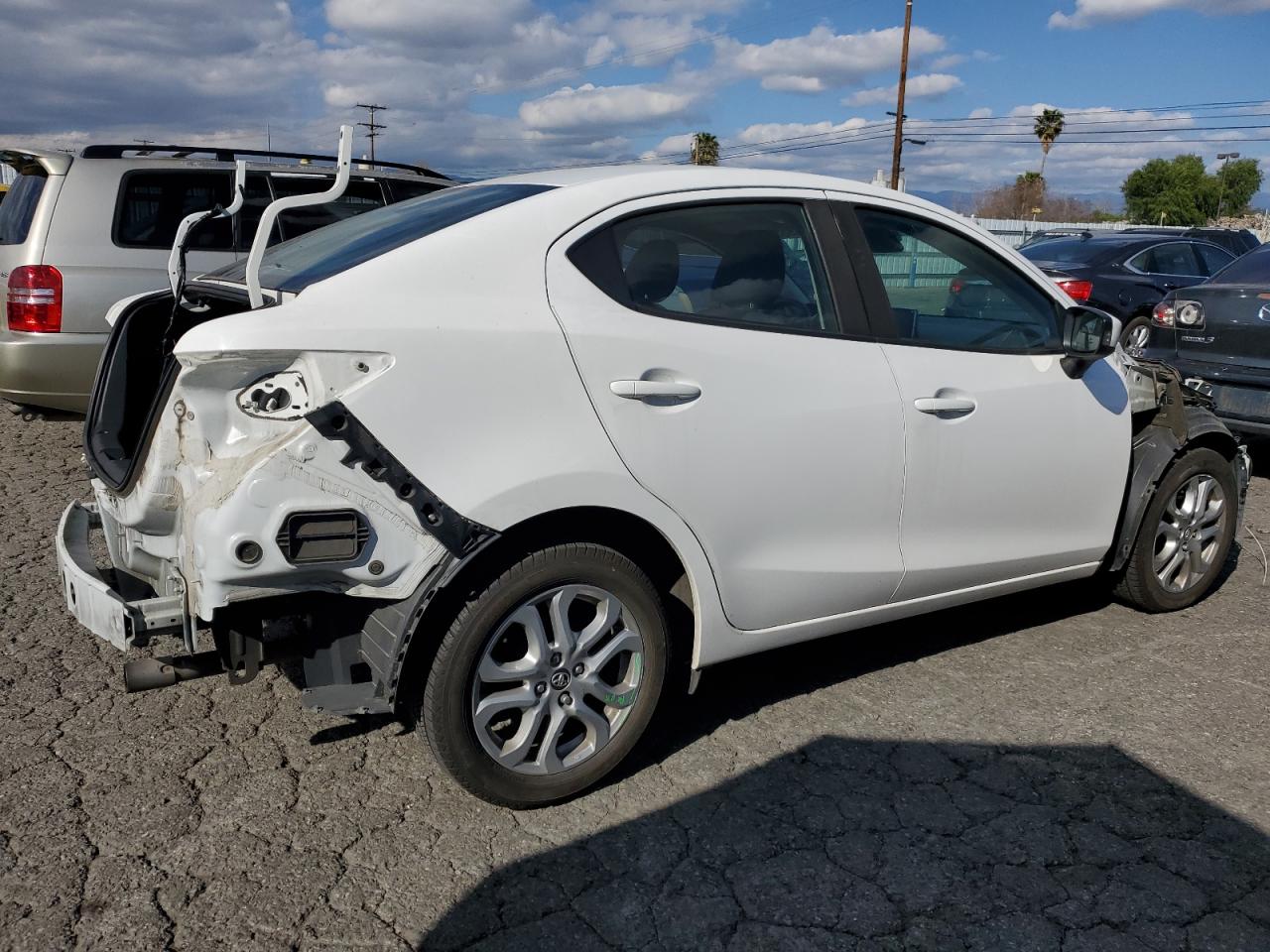 2018 Toyota Yaris Ia  White vin: 3MYDLBYV7JY300289