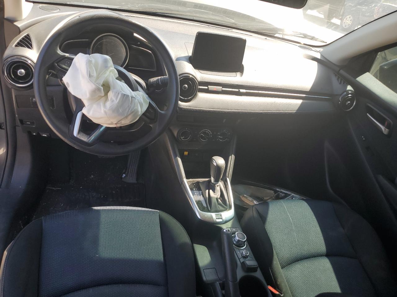 2020 Toyota Yaris L Угольный vin: 3MYDLBYV7LY711663