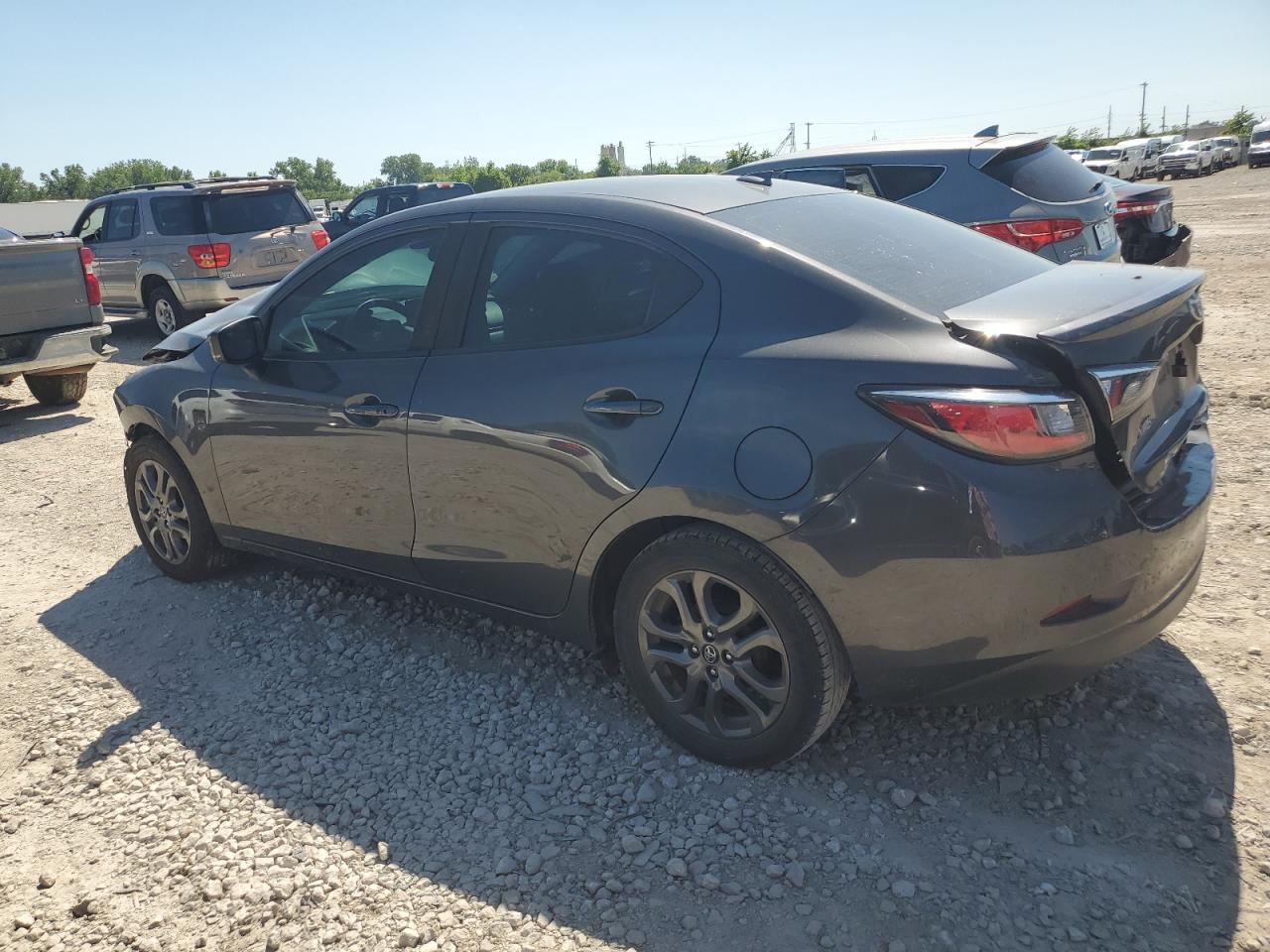 2020 Toyota Yaris L Угольный vin: 3MYDLBYV7LY711663