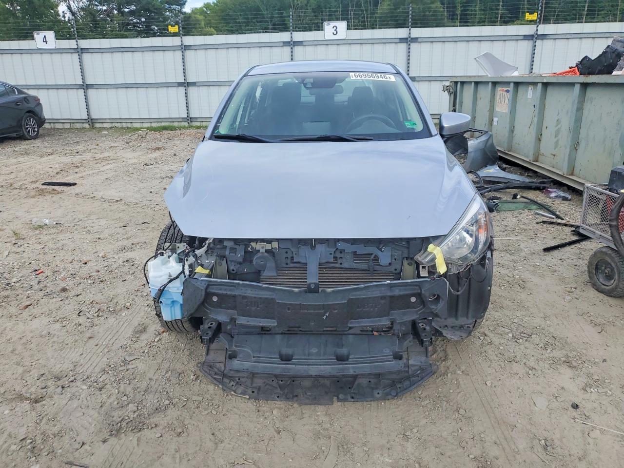 2017 Toyota Yaris Ia Base Silver vin: 3MYDLBYV8HY153023