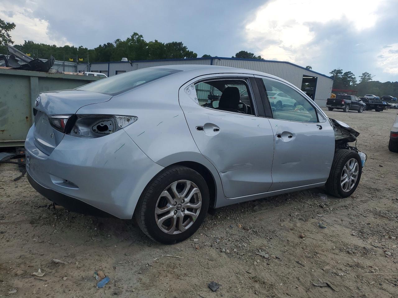 2017 Toyota Yaris Ia Base Silver vin: 3MYDLBYV8HY153023