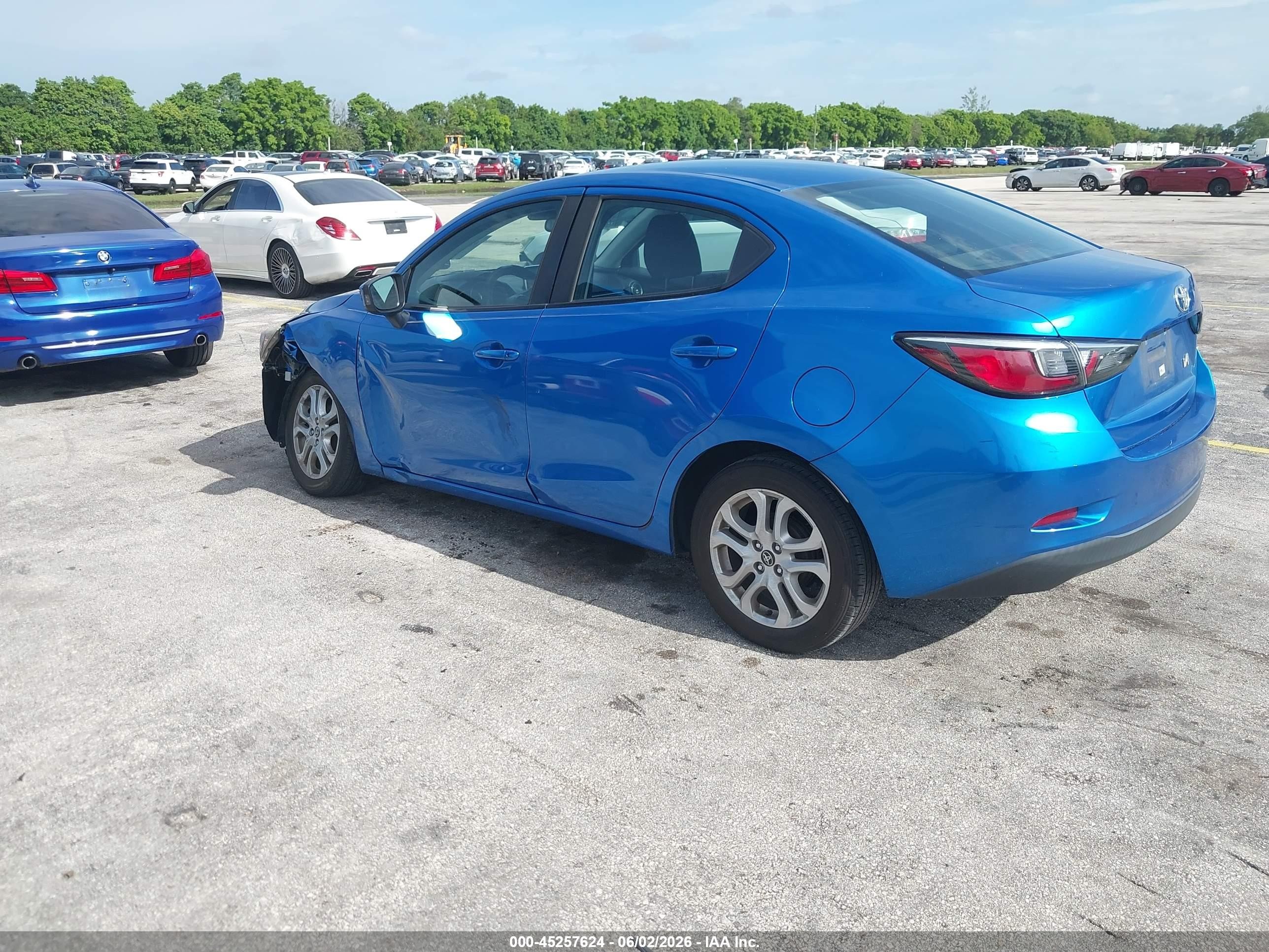 2018 Toyota Yaris Ia   Blue vin: 3MYDLBYV8JY309499