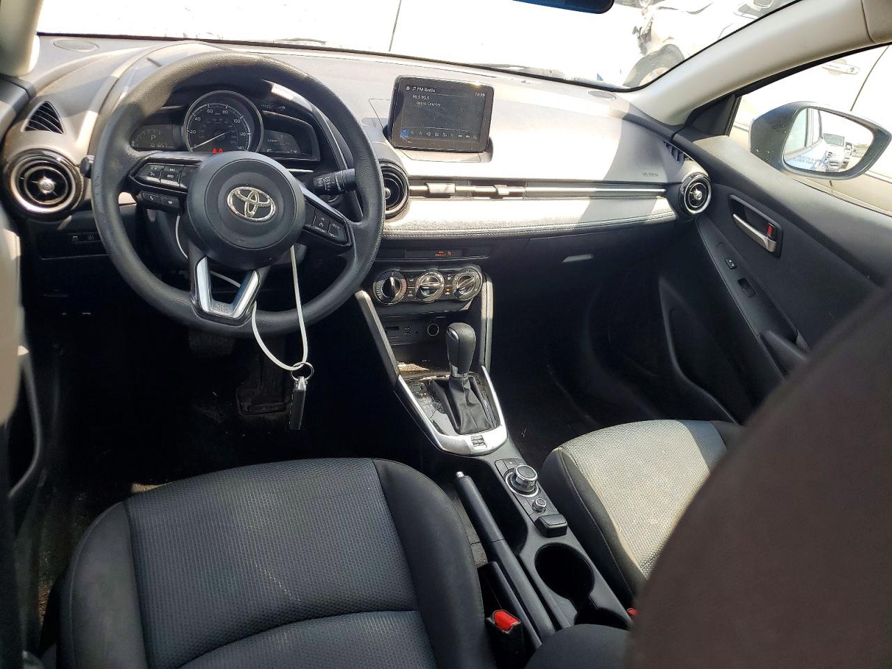 2019 Toyota Yaris Le Blue vin: 3MYDLBYV8KY518808