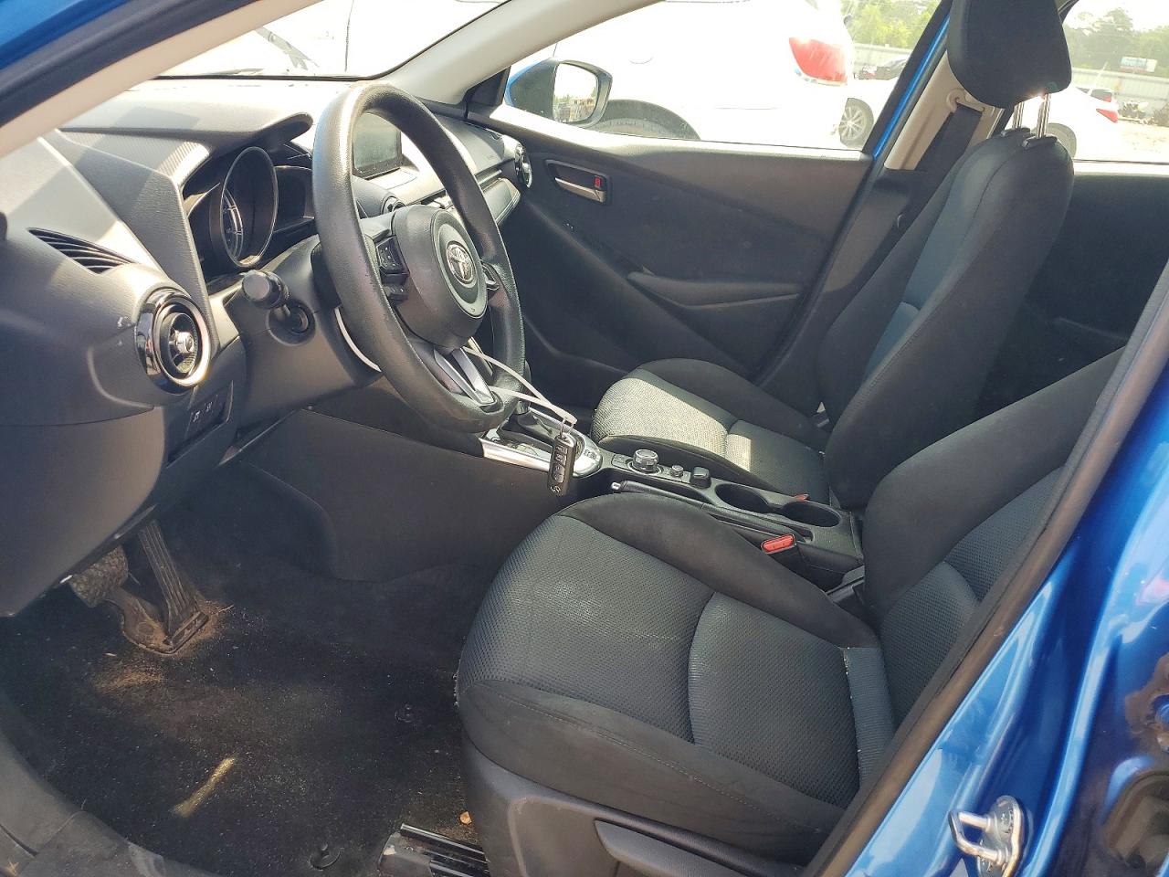 2019 Toyota Yaris Le Blue vin: 3MYDLBYV8KY518808