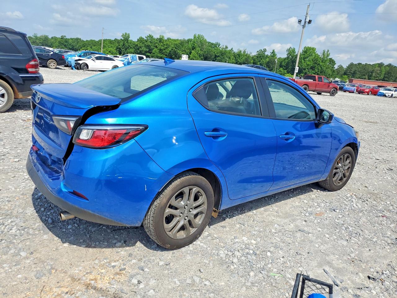2019 Toyota Yaris Le Blue vin: 3MYDLBYV8KY518808