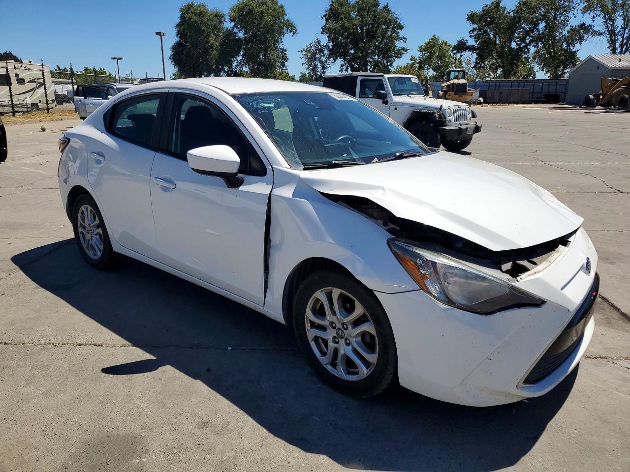 2018 Toyota Yaris Ia Base White vin: 3MYDLBYV9JY306207