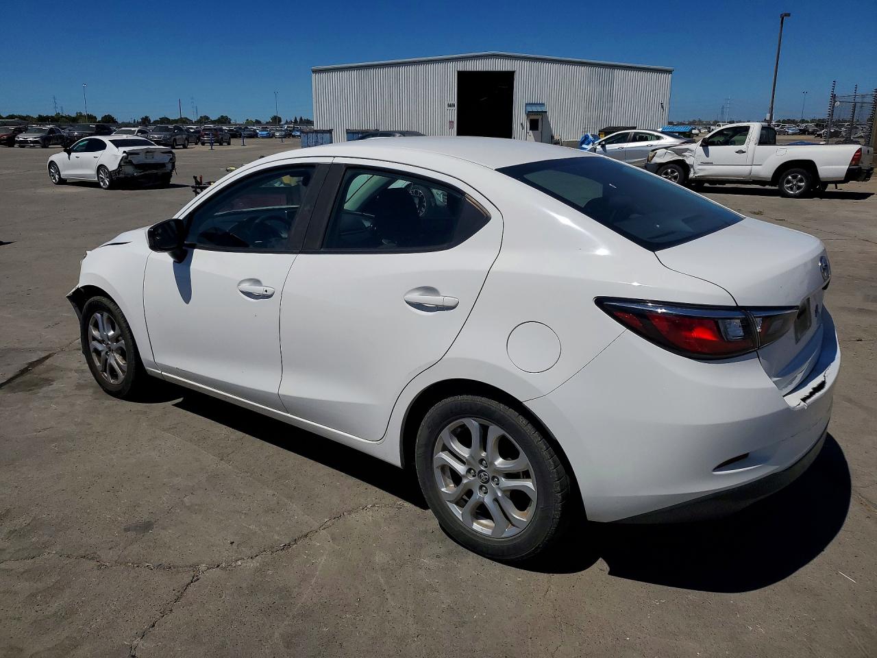 2018 Toyota Yaris Ia Base White vin: 3MYDLBYV9JY306207