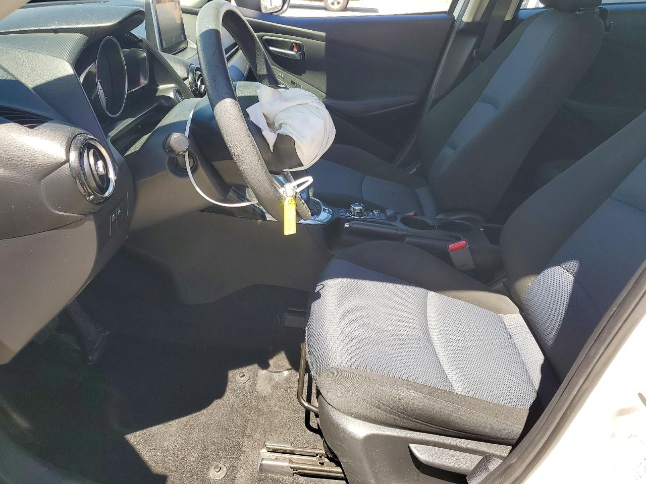 2018 Toyota Yaris Ia Base White vin: 3MYDLBYV9JY306207
