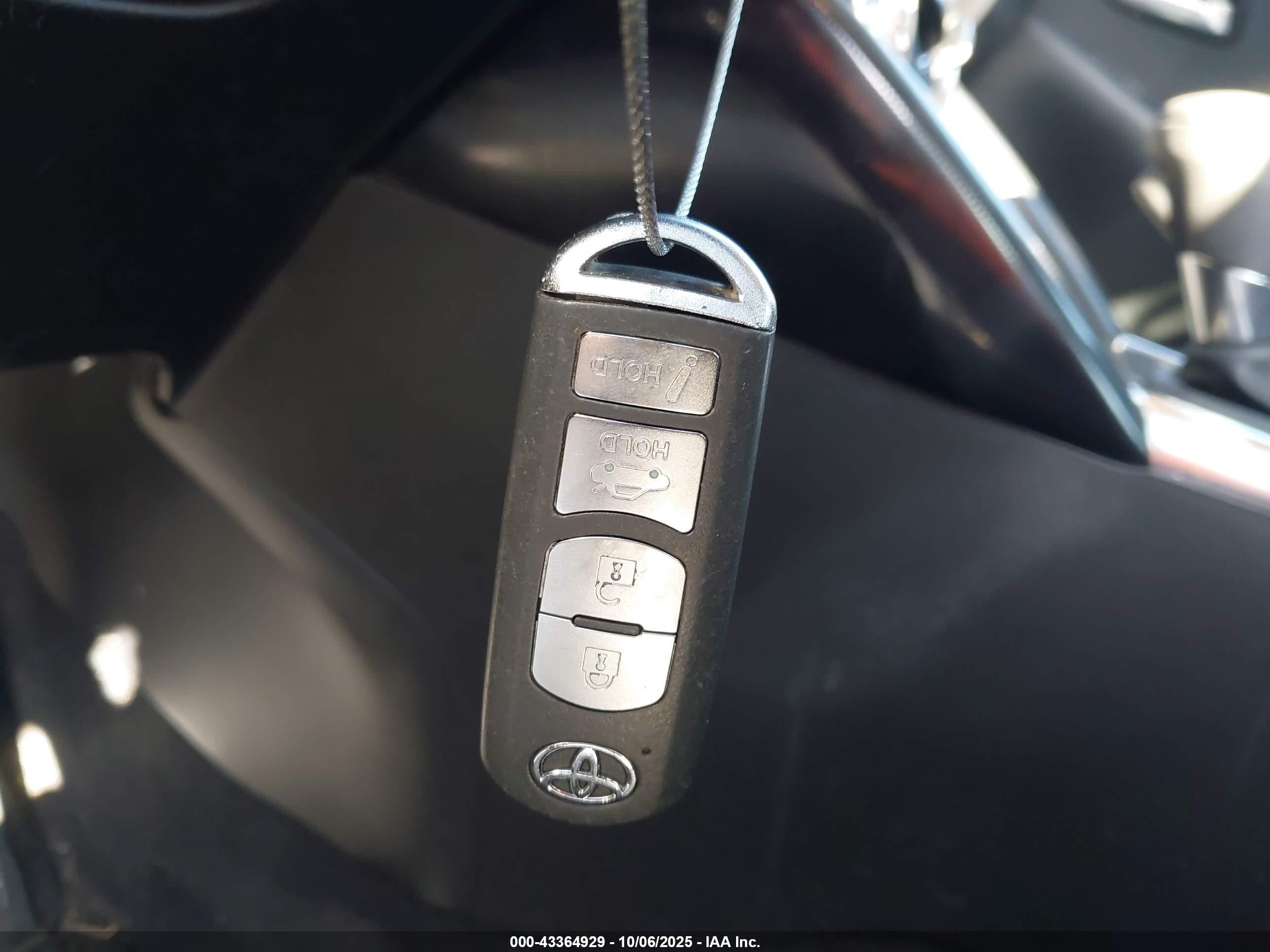 2018 Toyota Yaris Ia   Silver vin: 3MYDLBYV9JY306384