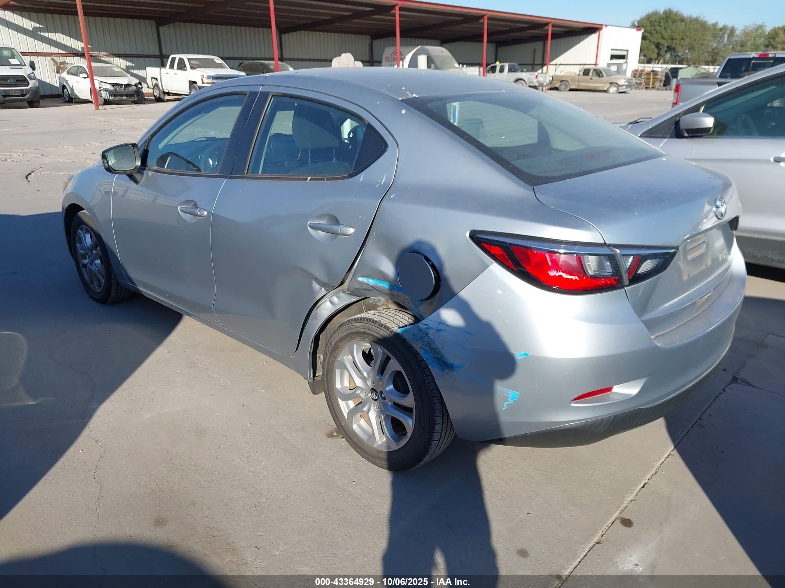 2018 Toyota Yaris Ia   Silver vin: 3MYDLBYV9JY306384
