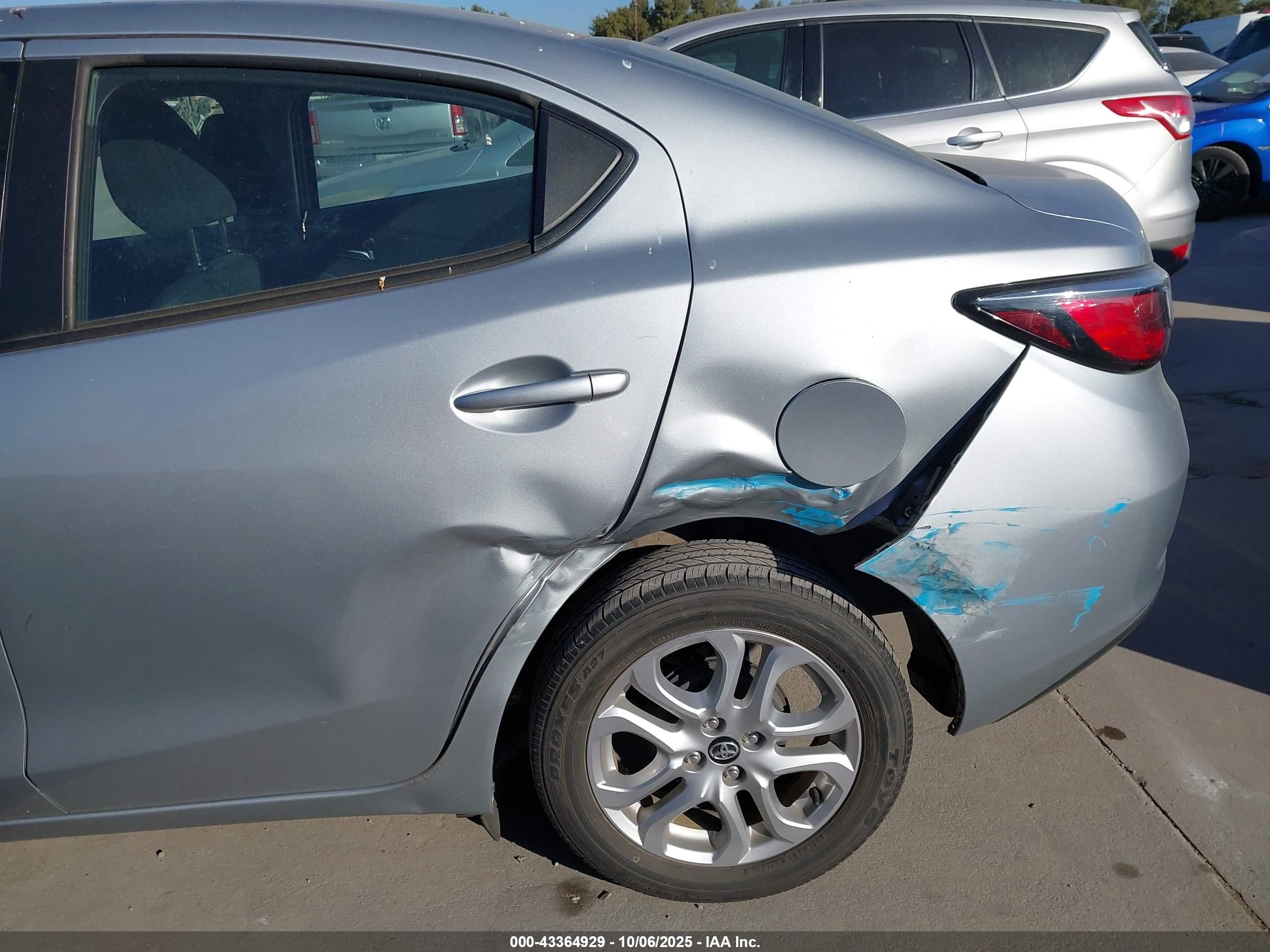 2018 Toyota Yaris Ia   Silver vin: 3MYDLBYV9JY306384