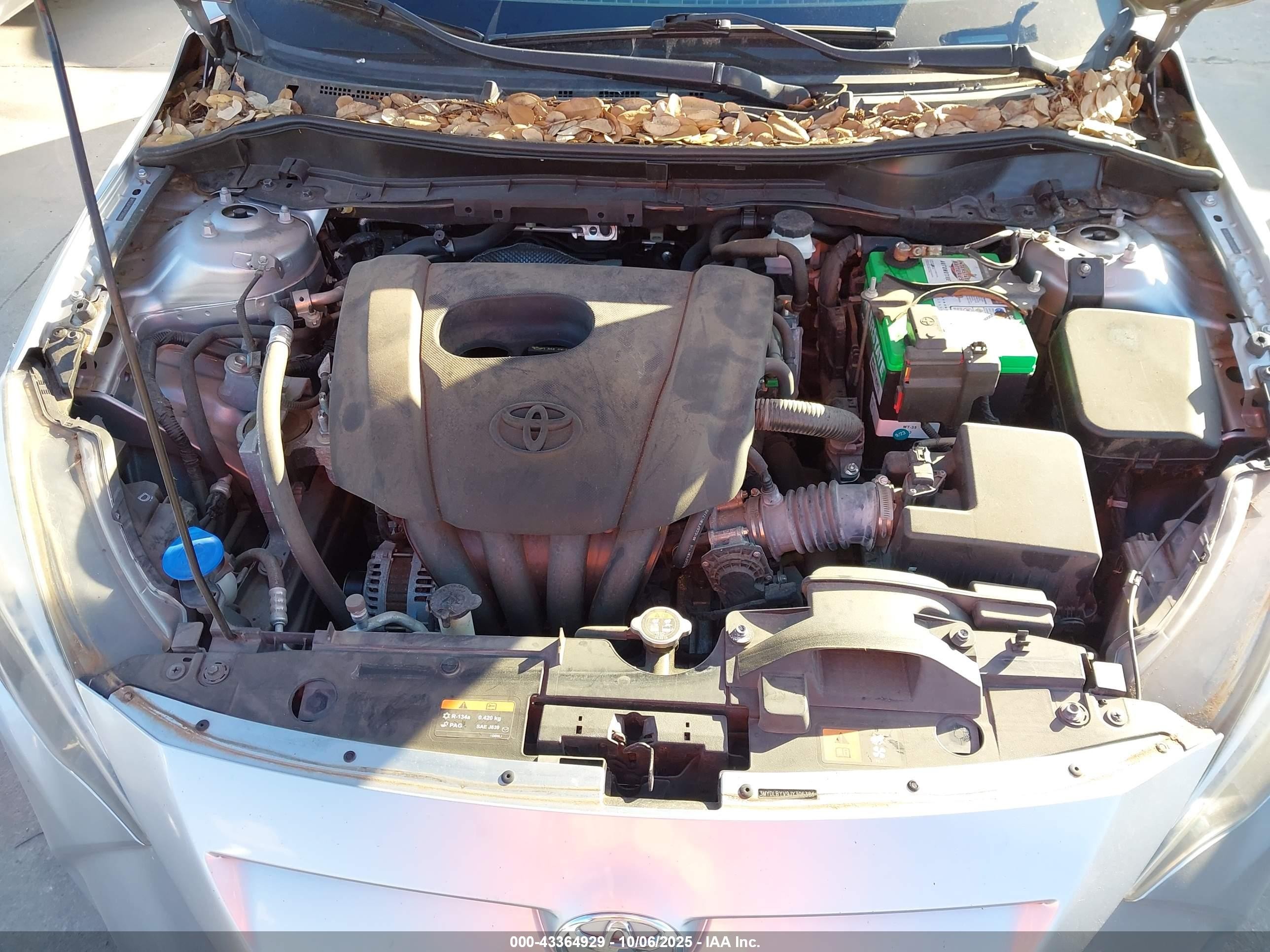 2018 Toyota Yaris Ia   Silver vin: 3MYDLBYV9JY306384