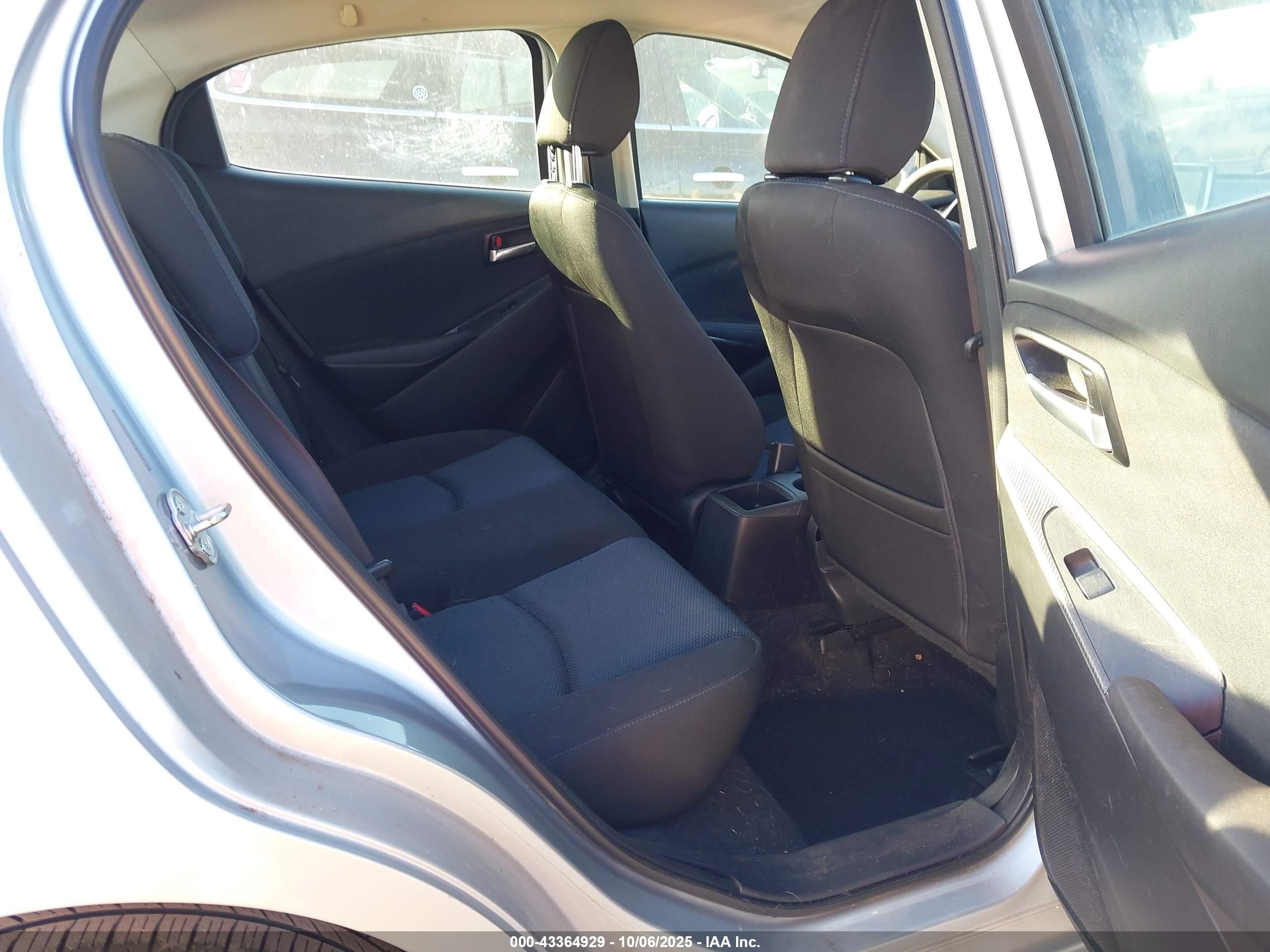 2018 Toyota Yaris Ia   Silver vin: 3MYDLBYV9JY306384