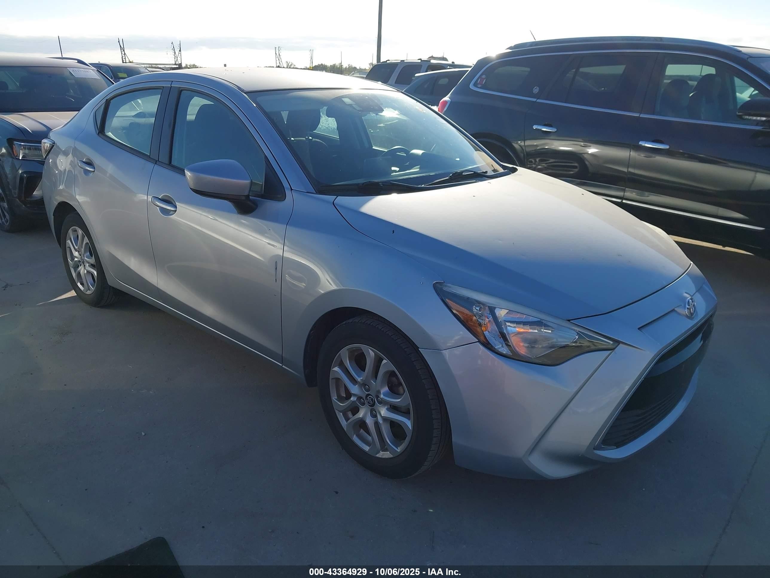 2018 Toyota Yaris Ia   Silver vin: 3MYDLBYV9JY306384