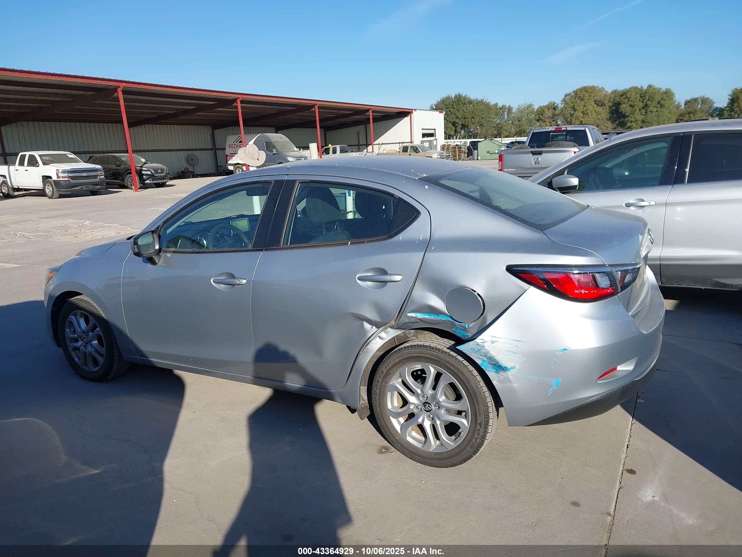 2018 Toyota Yaris Ia   Silver vin: 3MYDLBYV9JY306384
