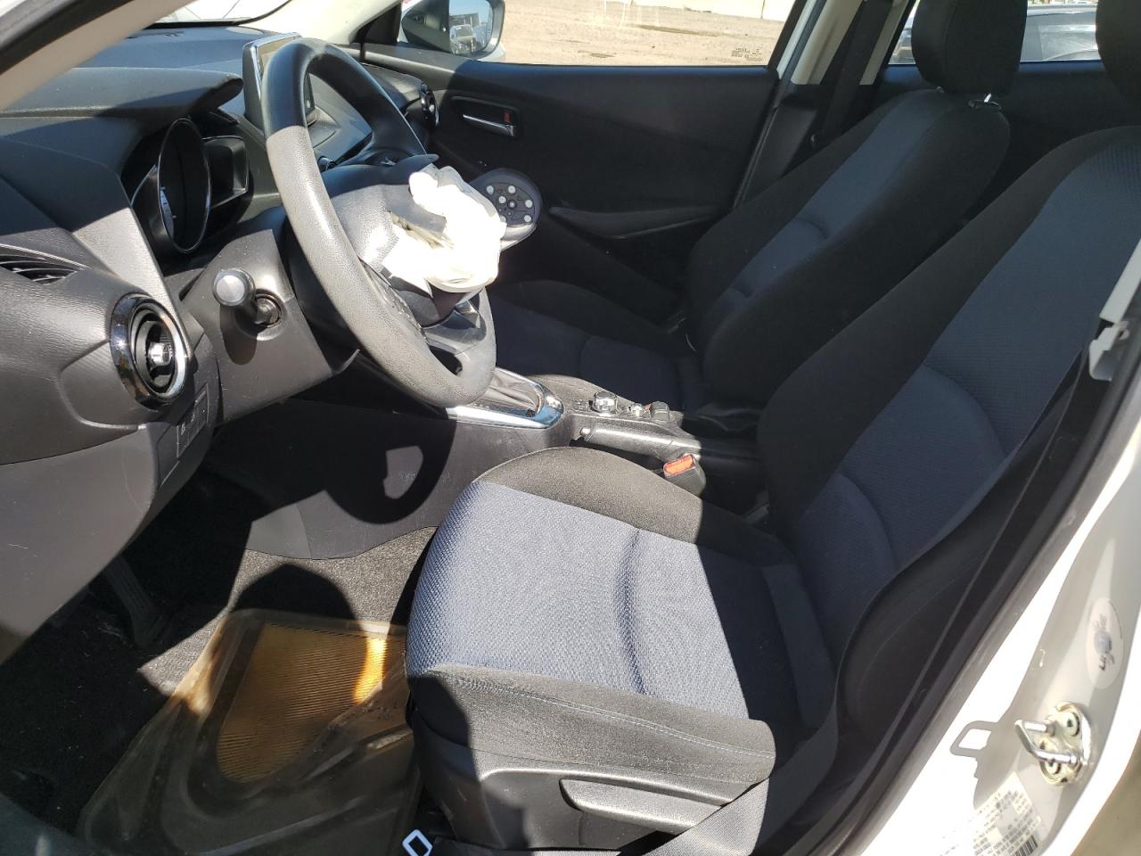 2018 Toyota Yaris Ia White vin: 3MYDLBYV9JY308393