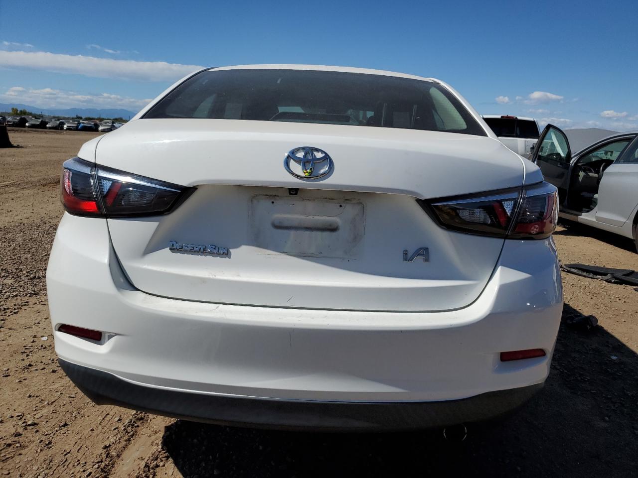 2018 Toyota Yaris Ia White vin: 3MYDLBYV9JY308393