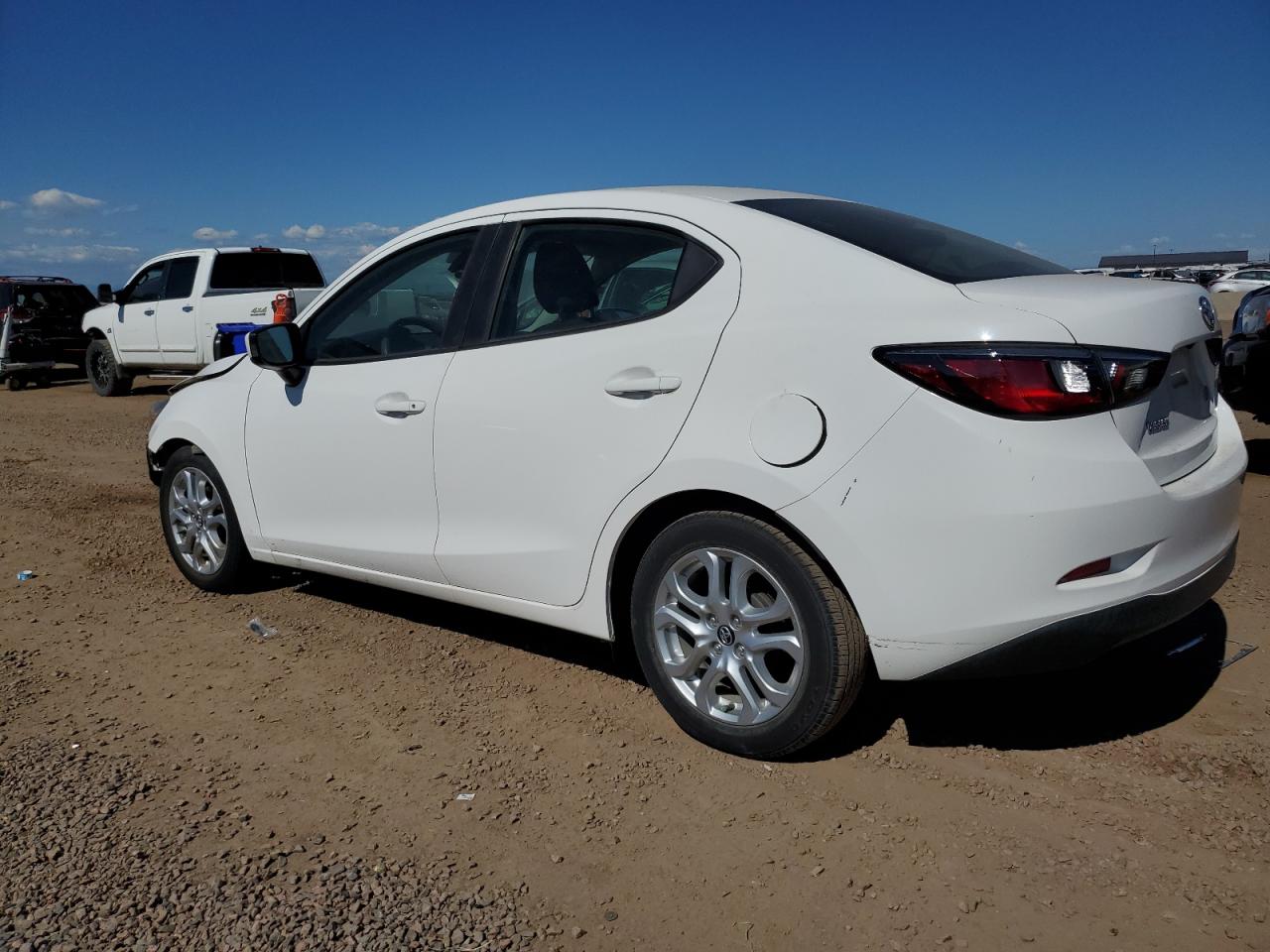 2018 Toyota Yaris Ia White vin: 3MYDLBYV9JY308393