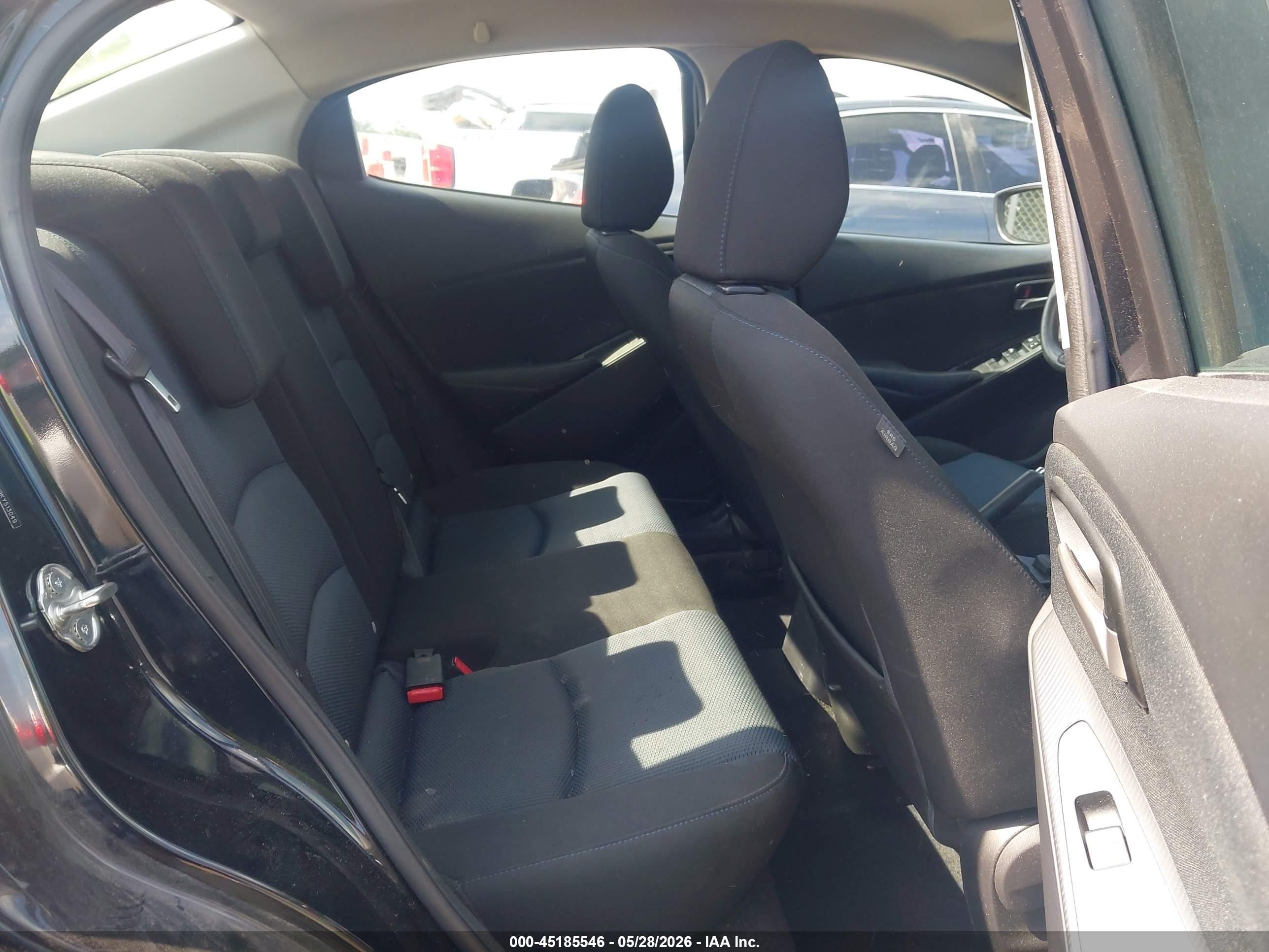 2019 Toyota Yaris Le Black vin: 3MYDLBYV9KY513049