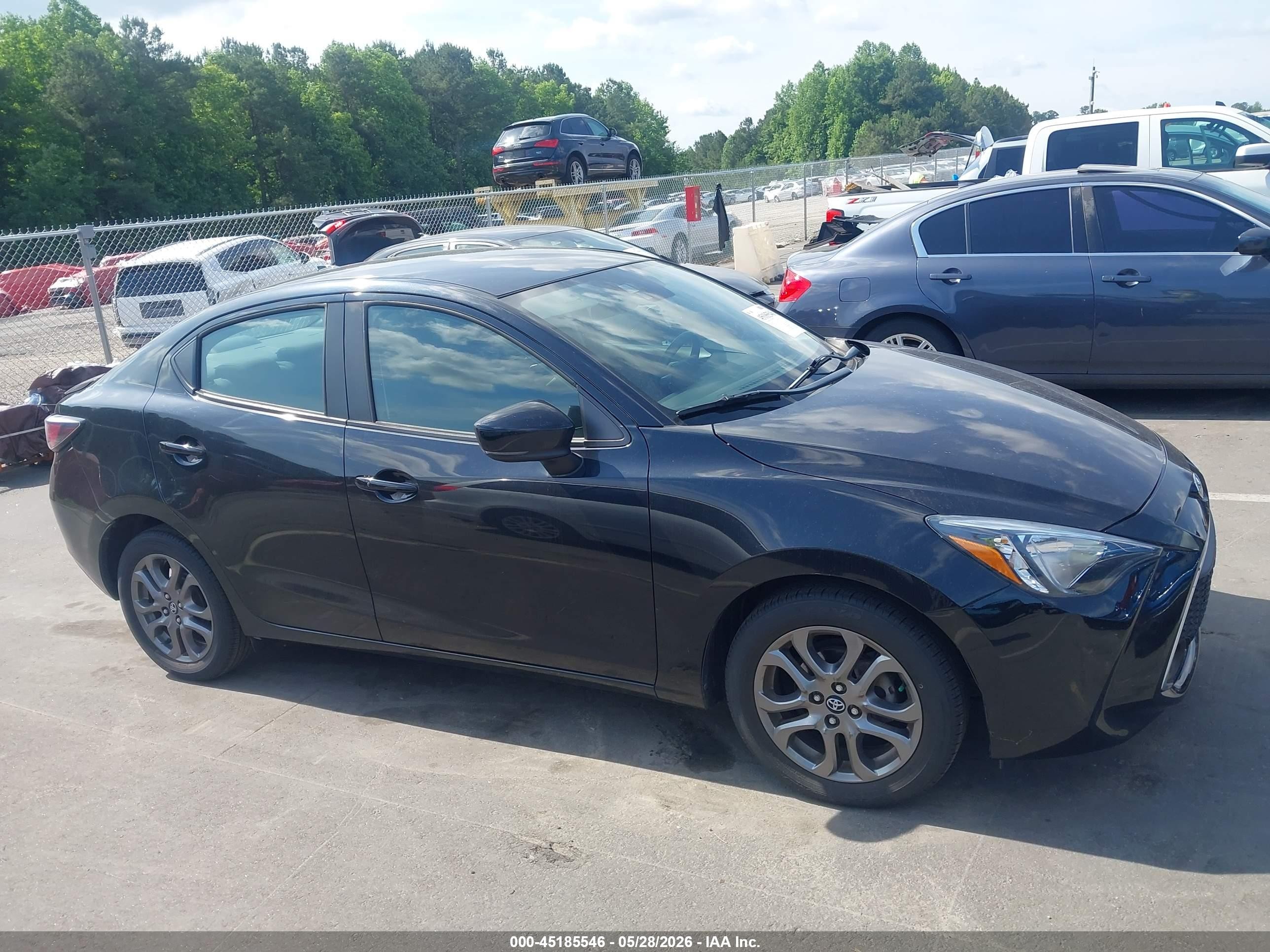 2019 Toyota Yaris Le Black vin: 3MYDLBYV9KY513049