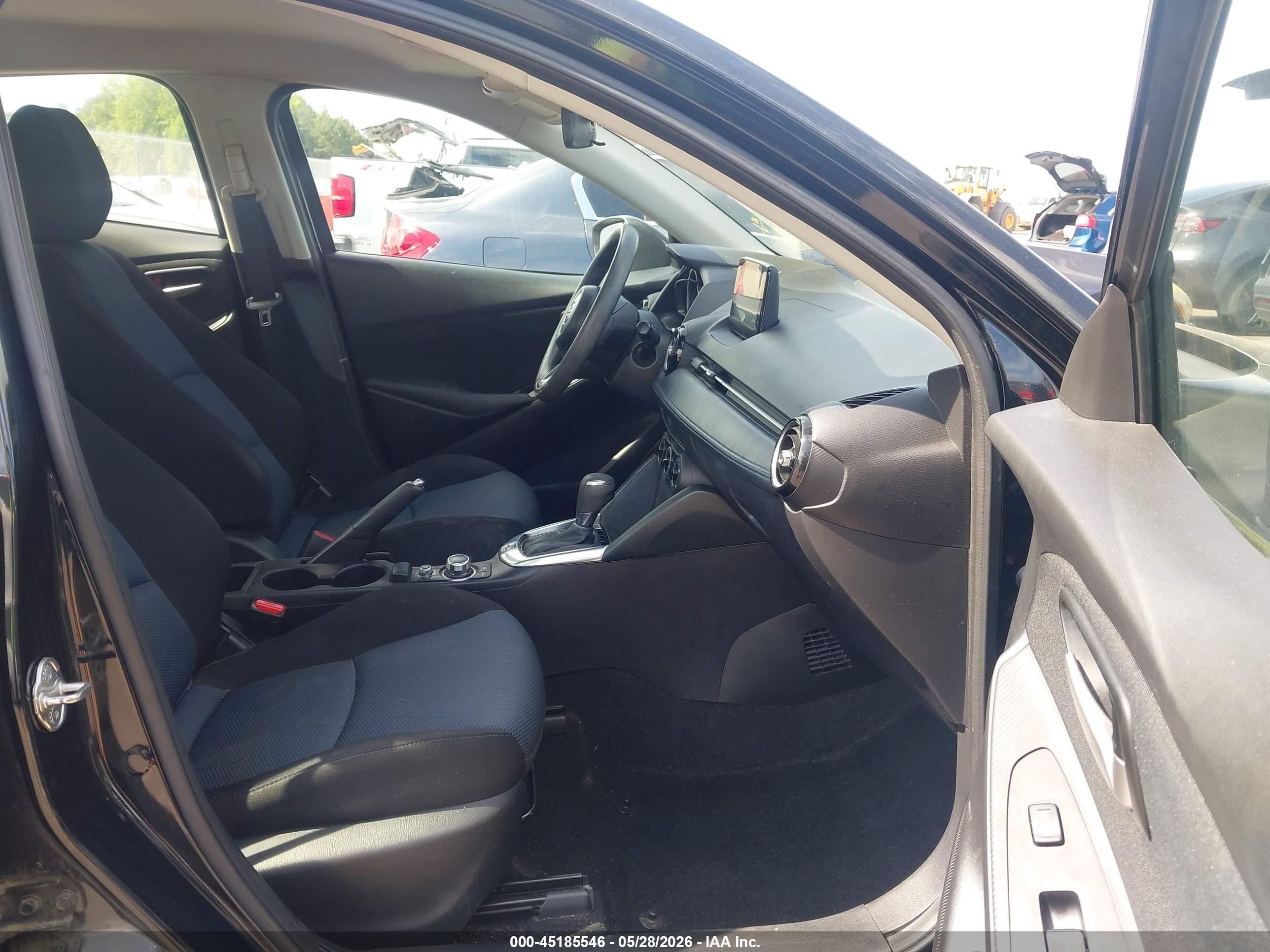 2019 Toyota Yaris Le Black vin: 3MYDLBYV9KY513049