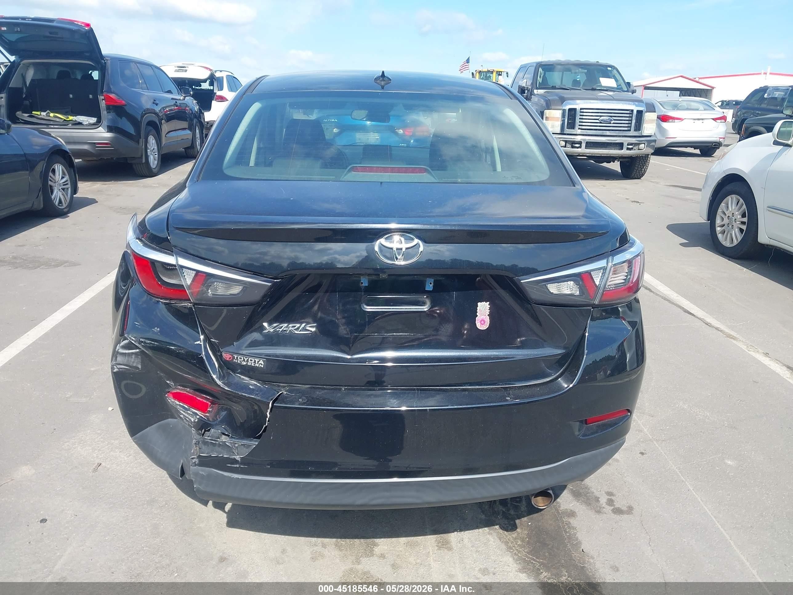 2019 Toyota Yaris Le Black vin: 3MYDLBYV9KY513049