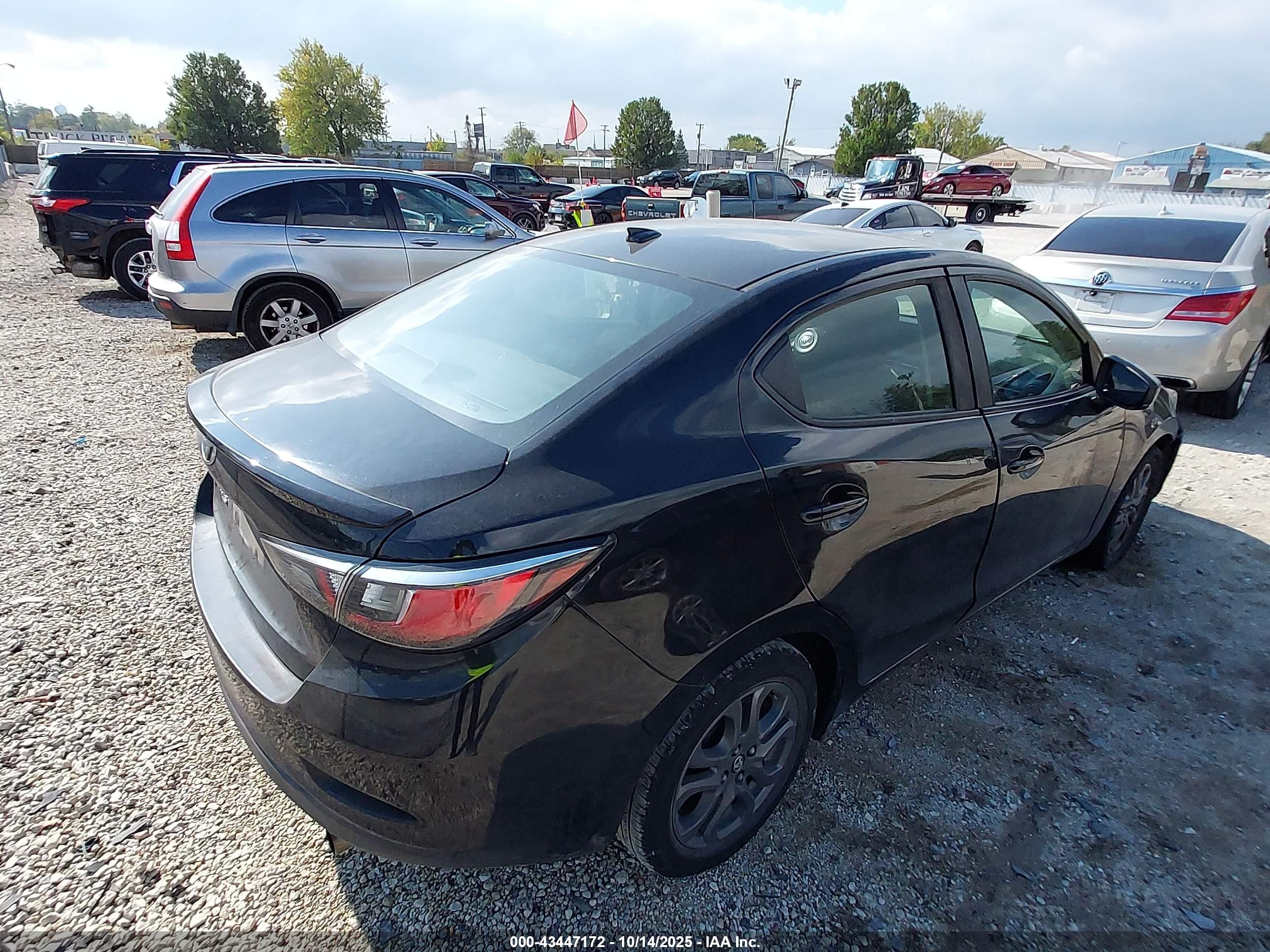 2019 Toyota Yaris Le Black vin: 3MYDLBYV9KY525265