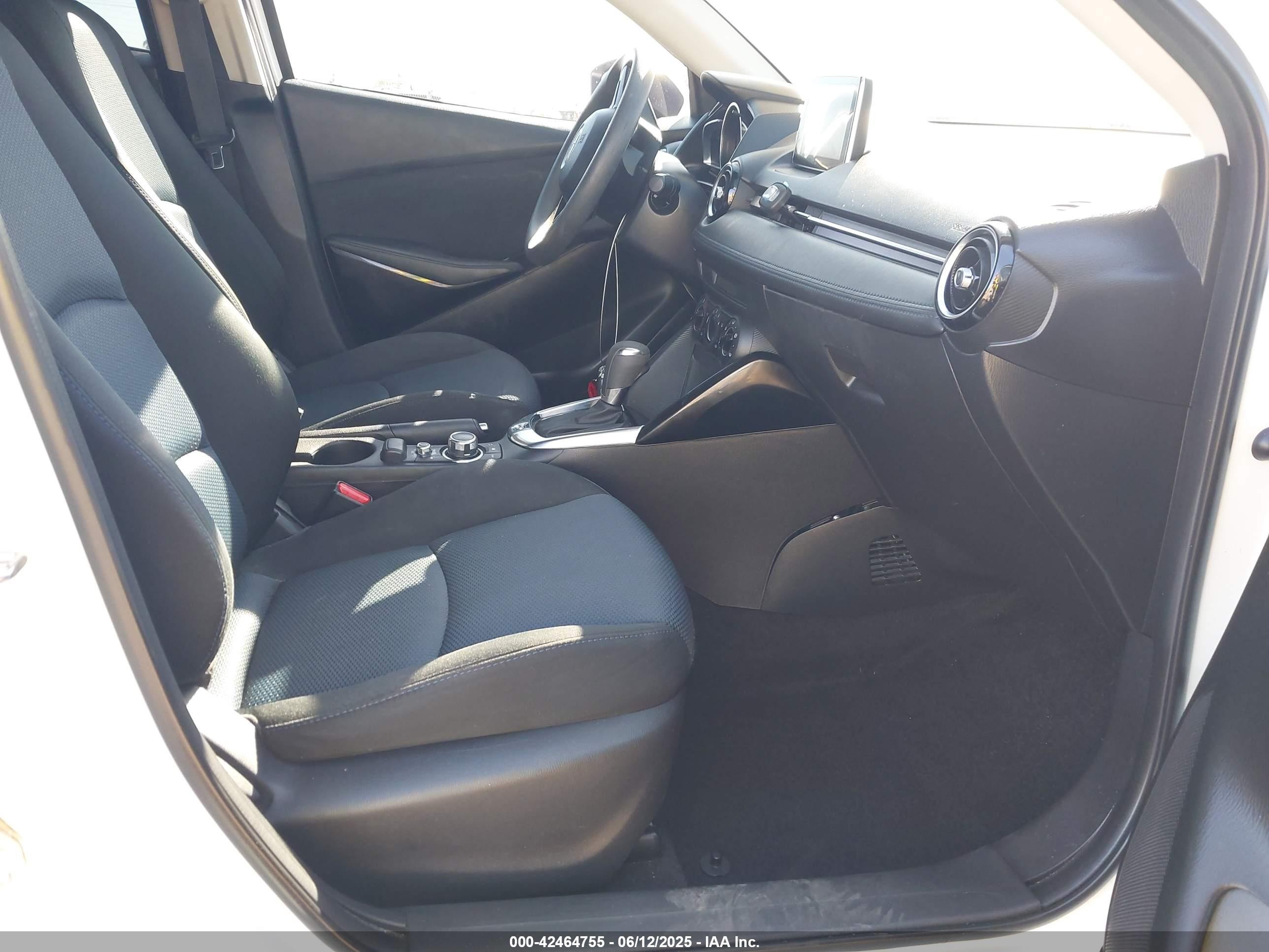 2016 Scion Ia   Белый vin: 3MYDLBZV4GY138564