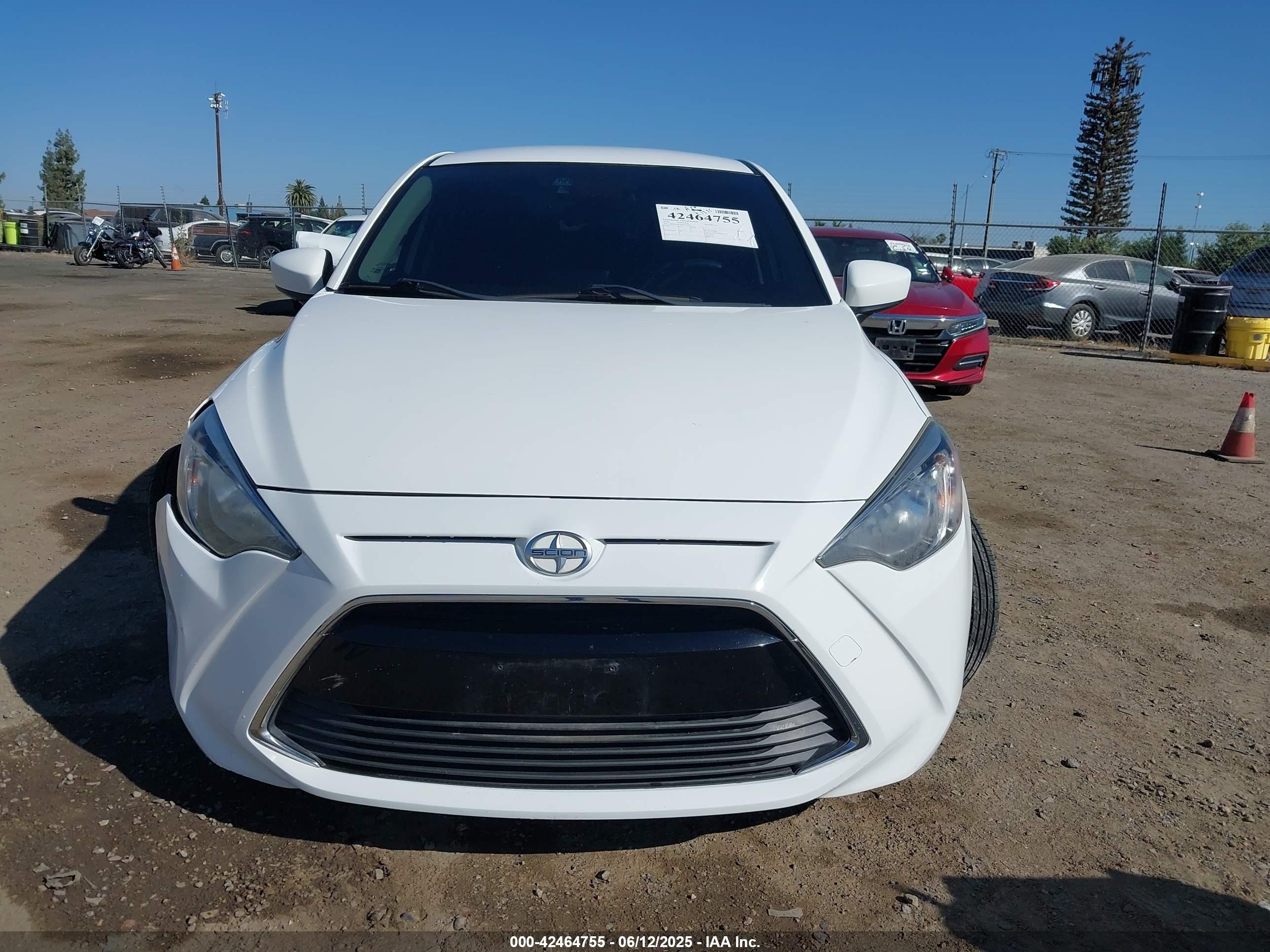 2016 Scion Ia   Белый vin: 3MYDLBZV4GY138564