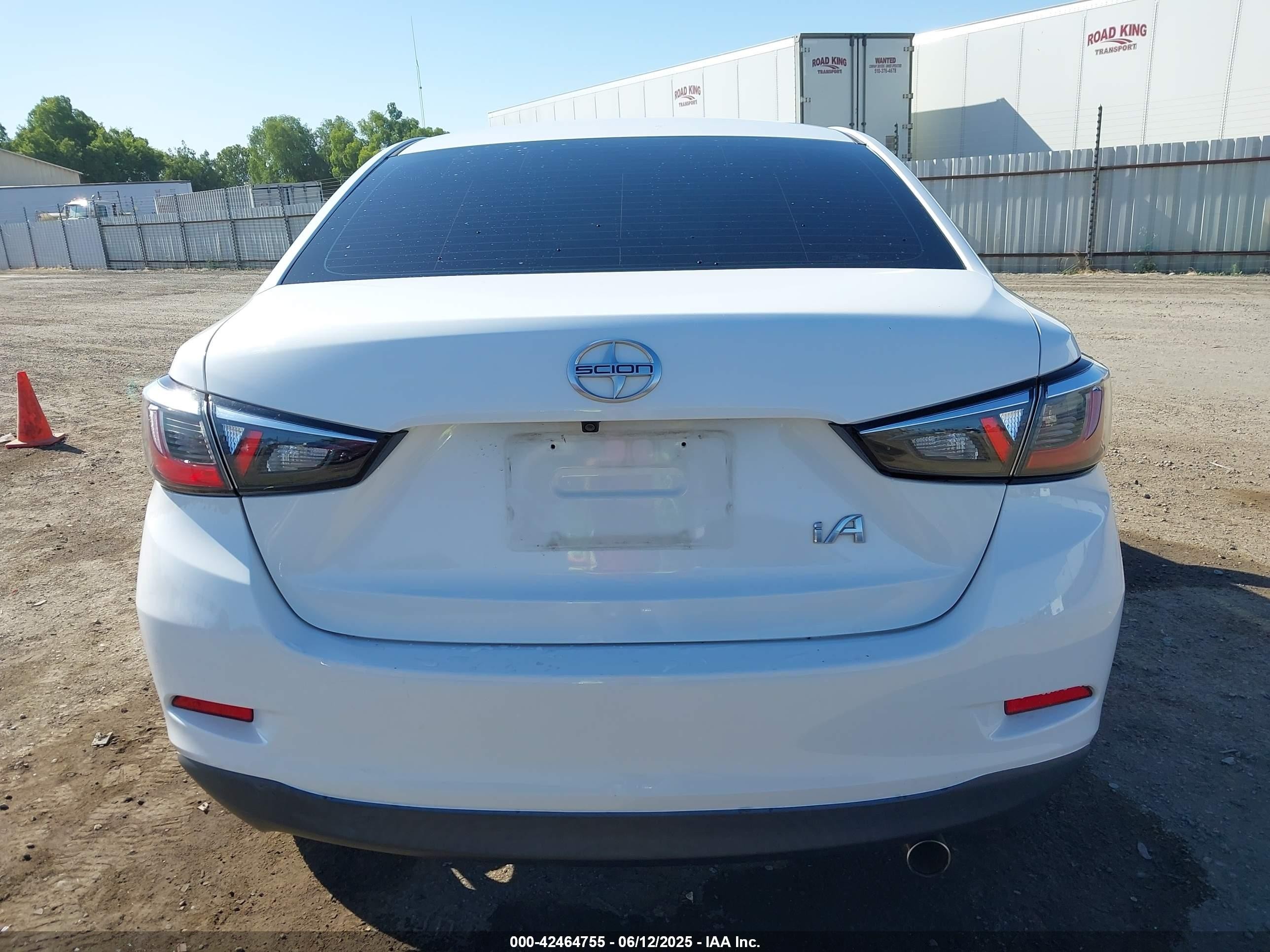 2016 Scion Ia   Белый vin: 3MYDLBZV4GY138564